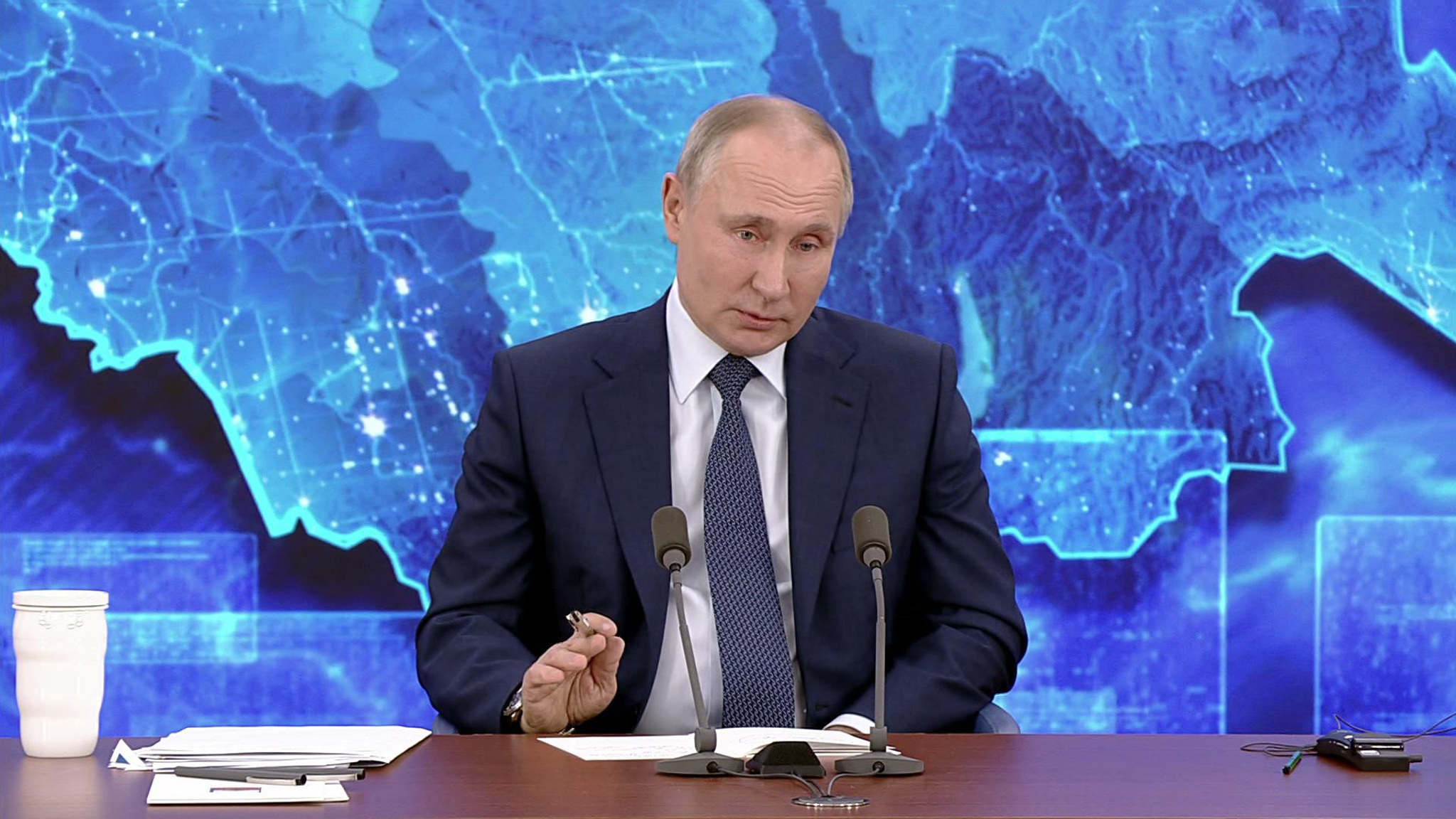 Путин распорядился выплатить по 5 тыс. рублей на каждого ребенка до семи лет