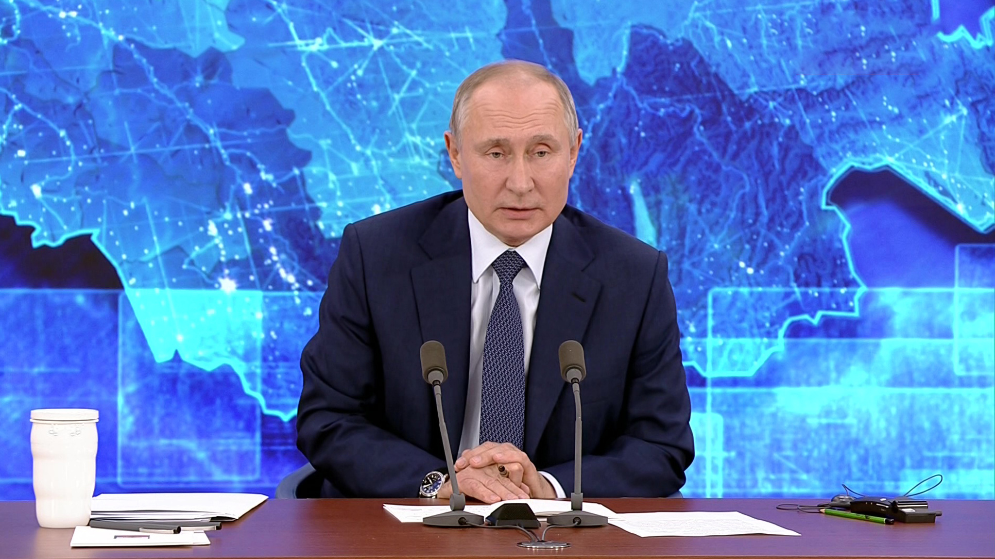 Путин пообещал помочь разобраться с ситуацией редактора газеты "Вперед"