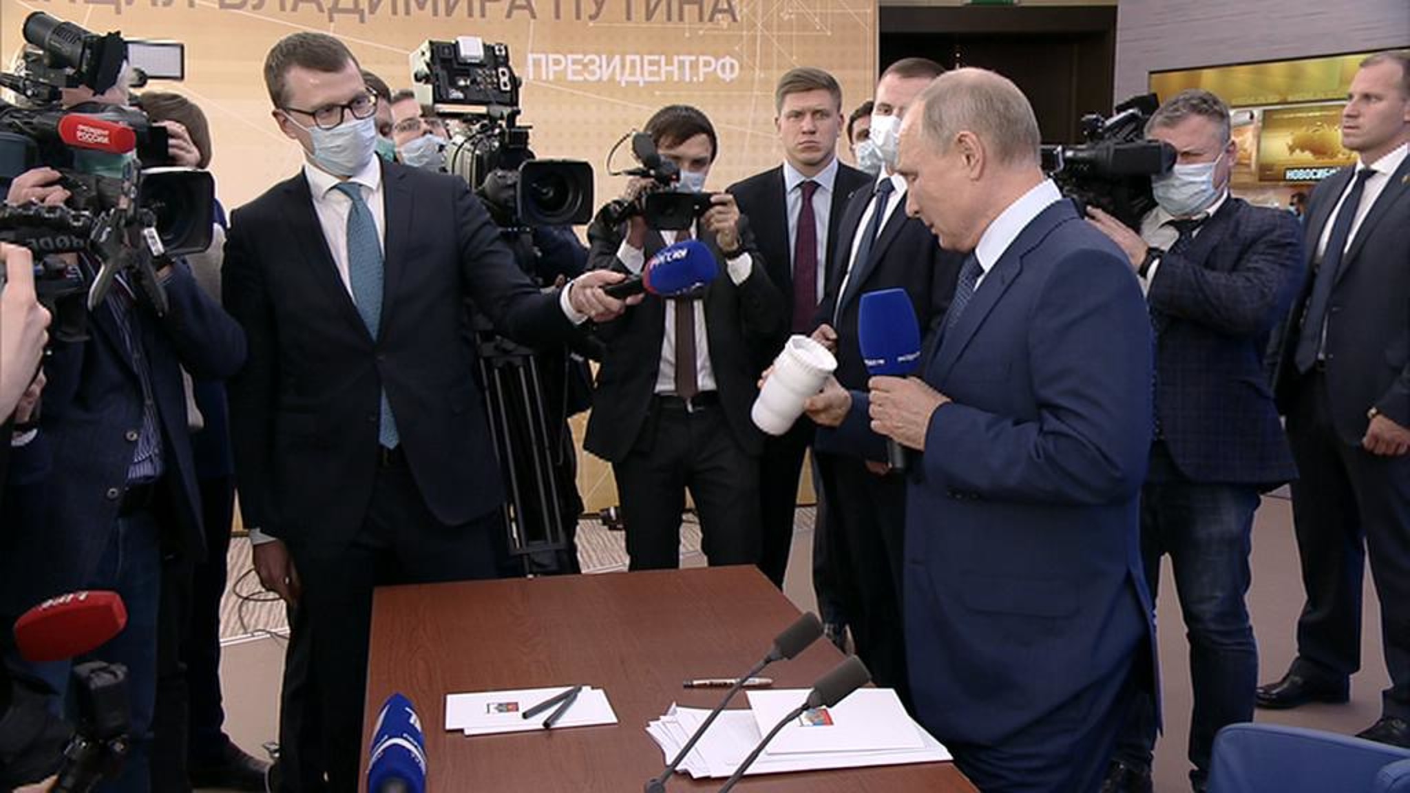Путин рассказал, что записал после пресс-конференции и какой пьет чай
