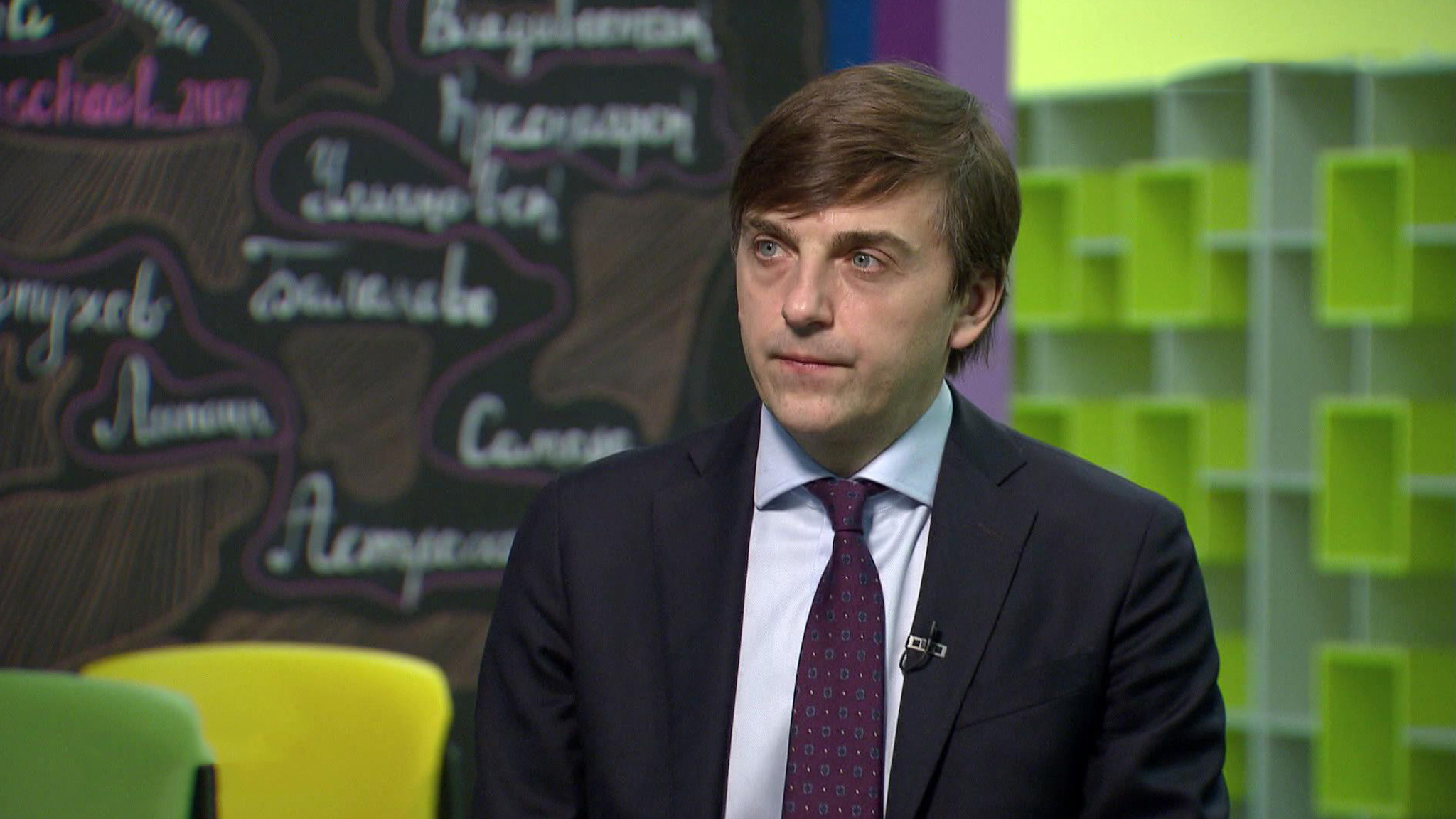 ЕГЭ, "дистанционка" и прививки. Эксклюзивное интервью министра просвещения