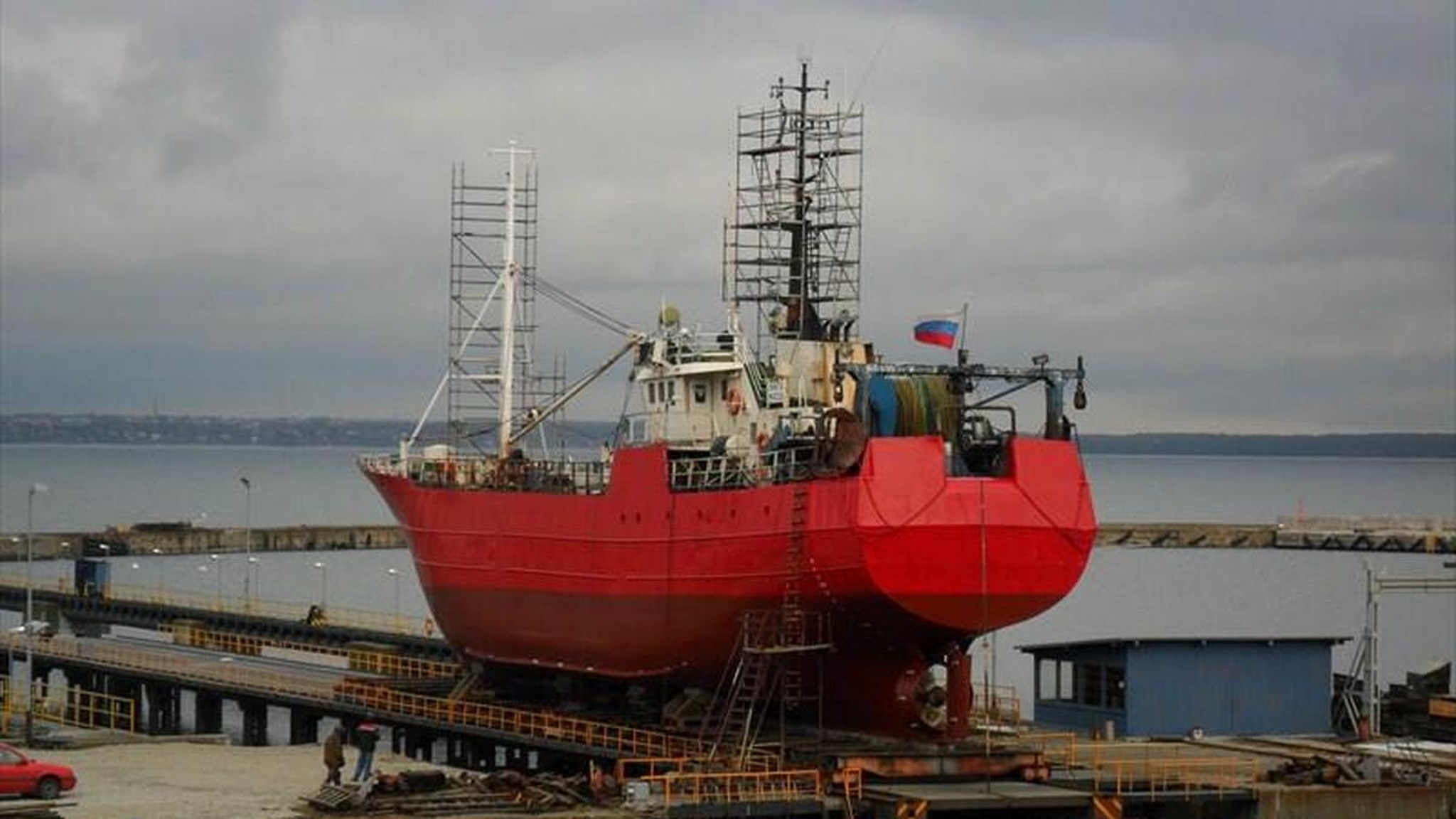 "Смыло волной": к месту крушения траулера "Онега" направляются пять кораблей