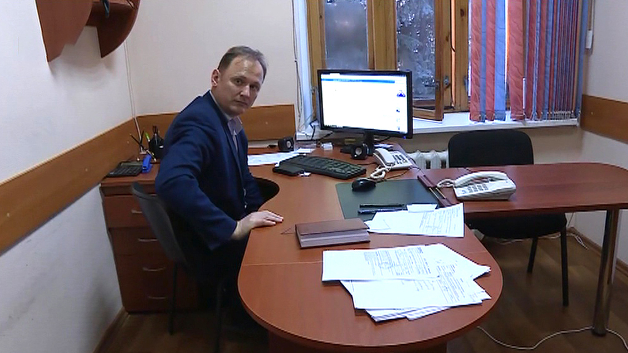 Чиновник управлял казенным имуществом и незаметно разбогател сам