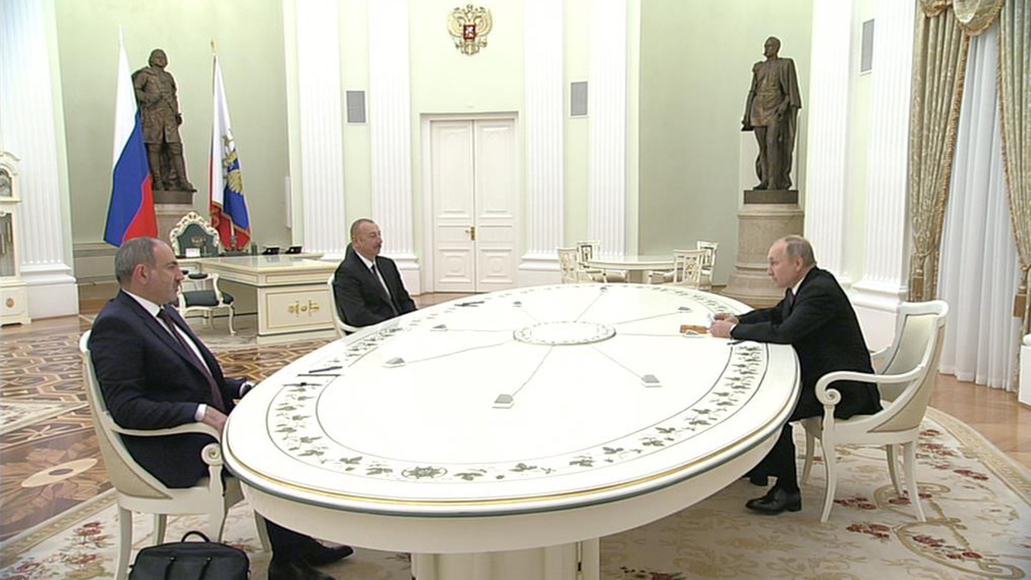 Путин проинформировал Эрдогана об итогах московской встречи по Карабаху