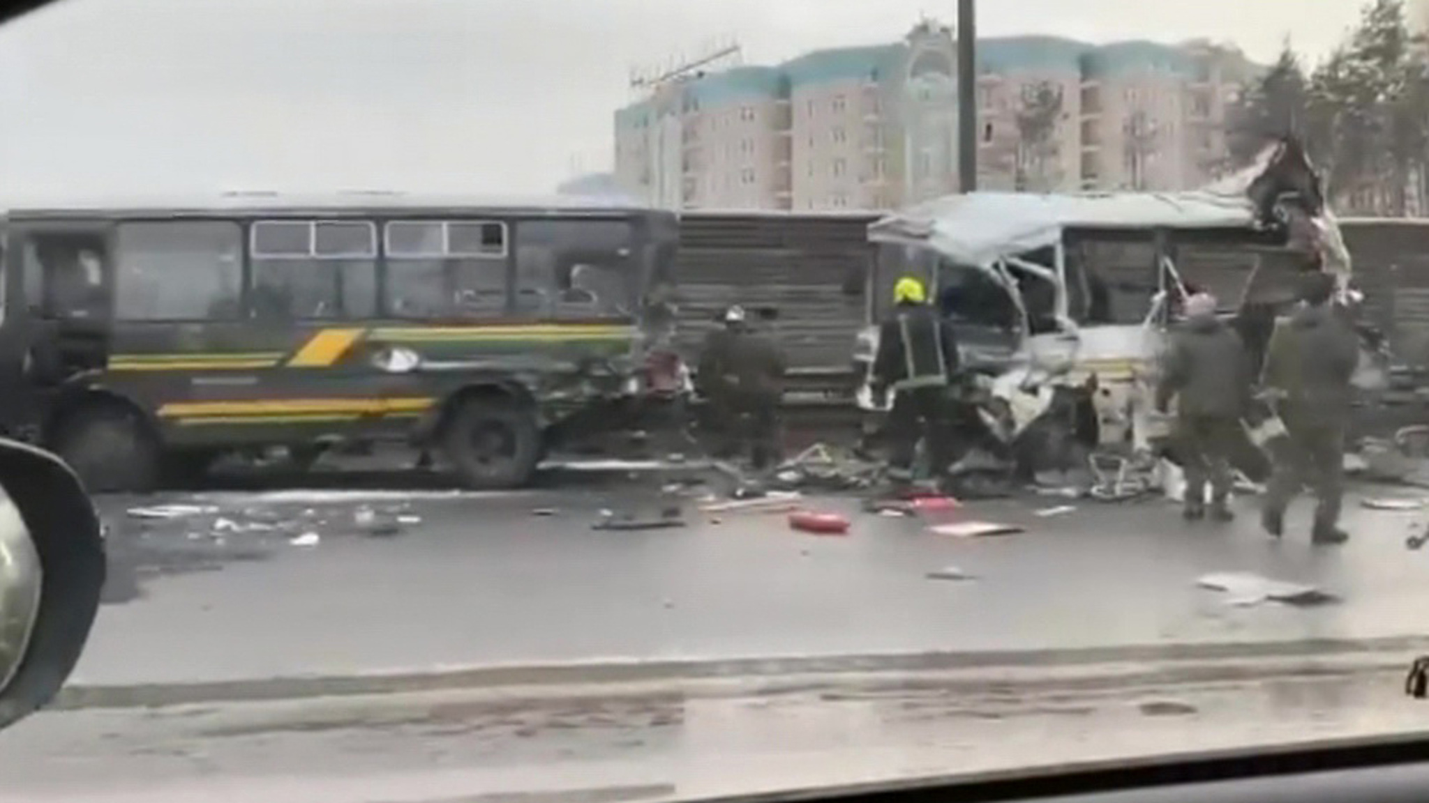 Задержан водитель самосвала, протаранивший колонну  автобусов Минобороны