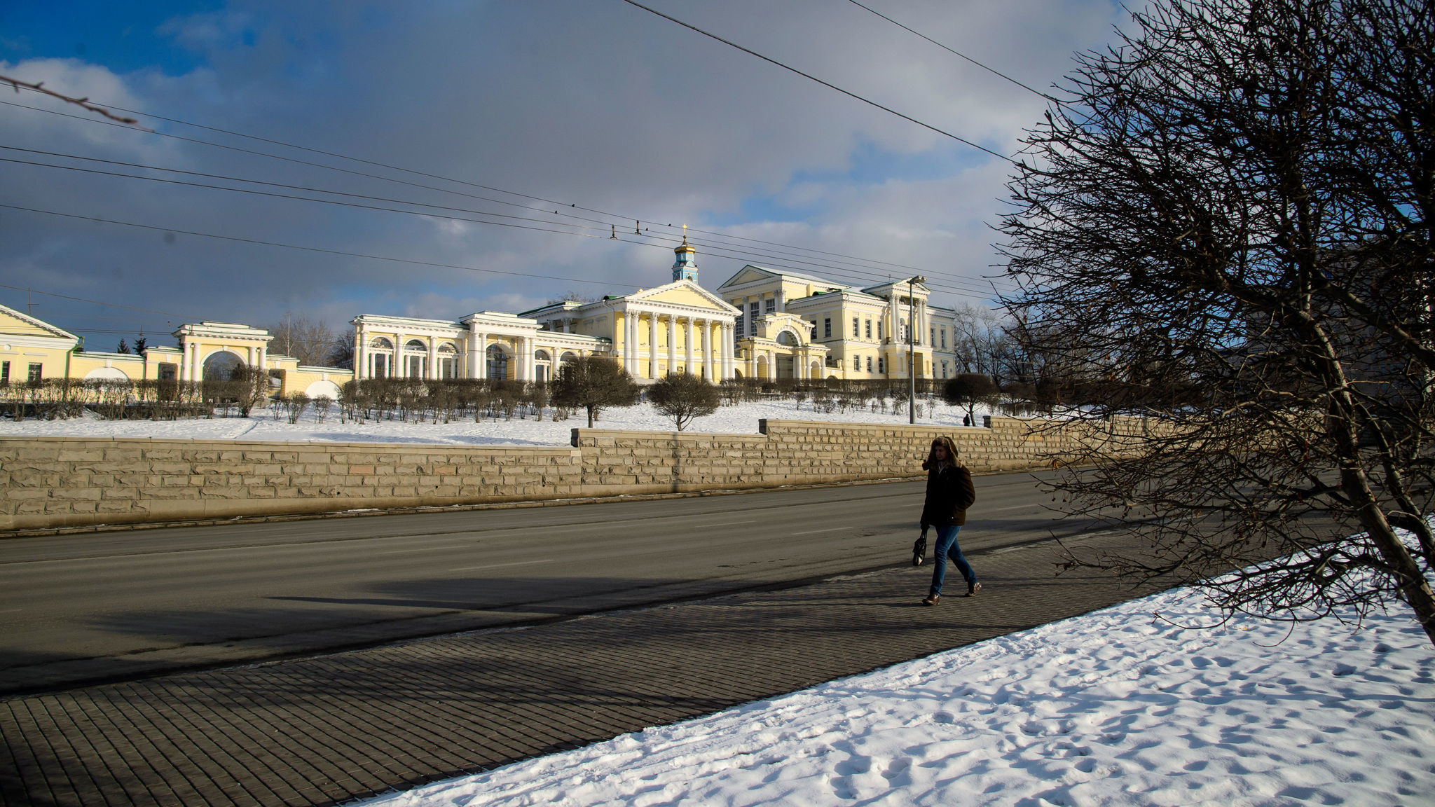 В ряде городов Урала из-за морозов отменены занятия в школах