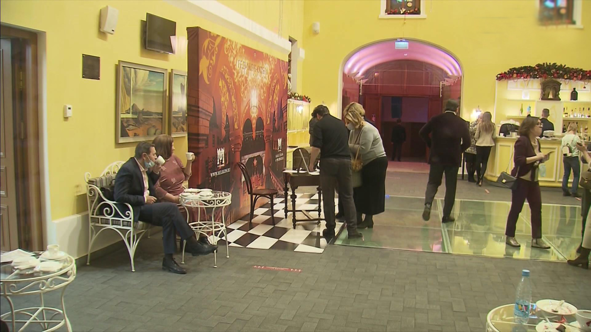 В Петербурге допустимая заполняемость театров повышена до 50%