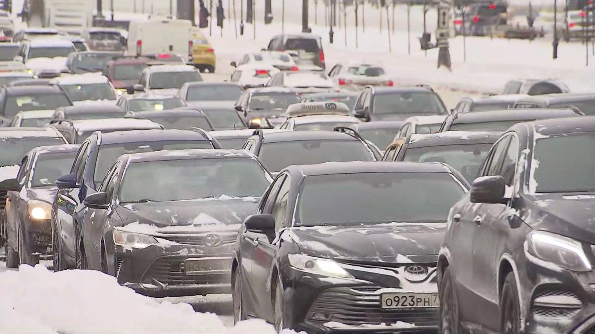 Пробки на дорогах Москвы достигли 9 баллов