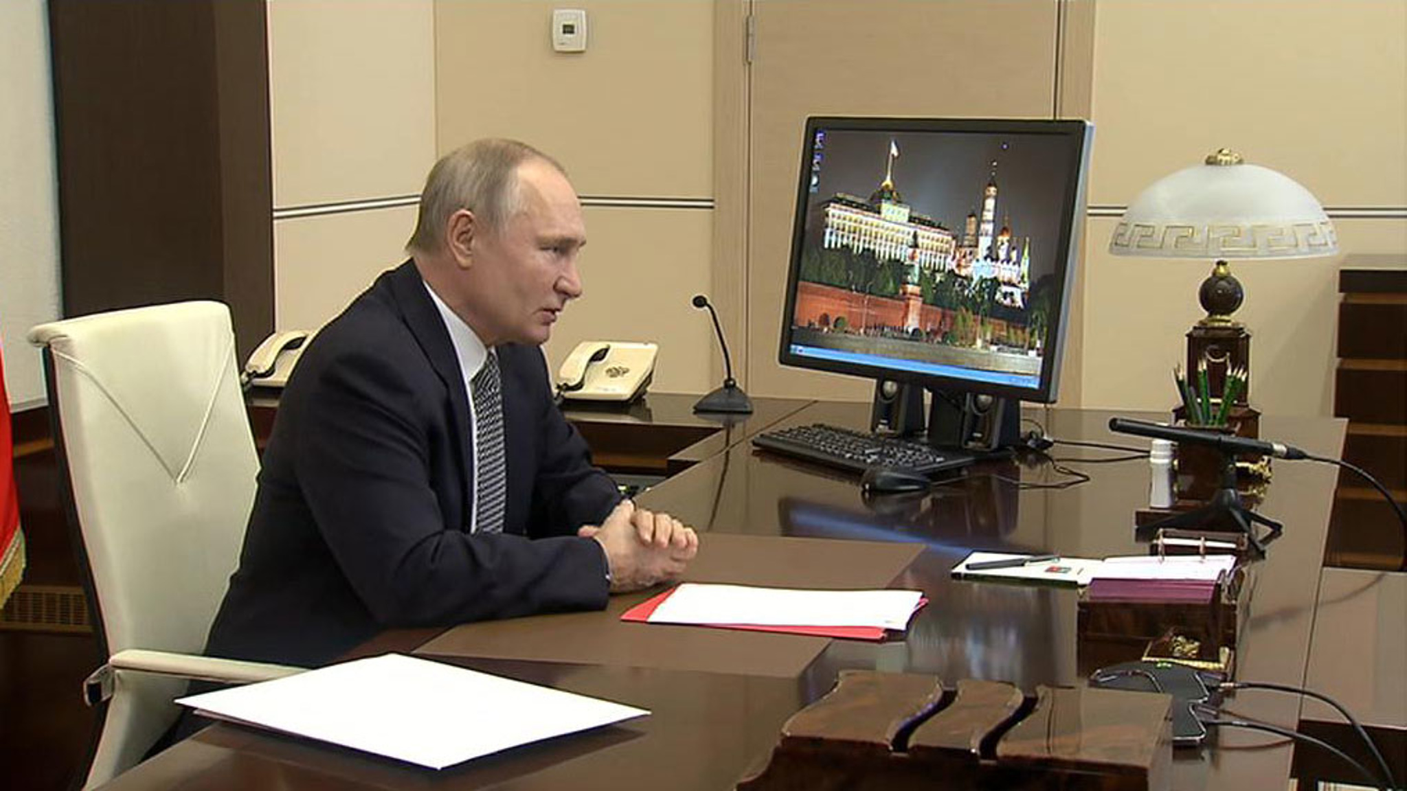 Путин обсудил с членами Совбеза итоги московской встречи по Карабаху