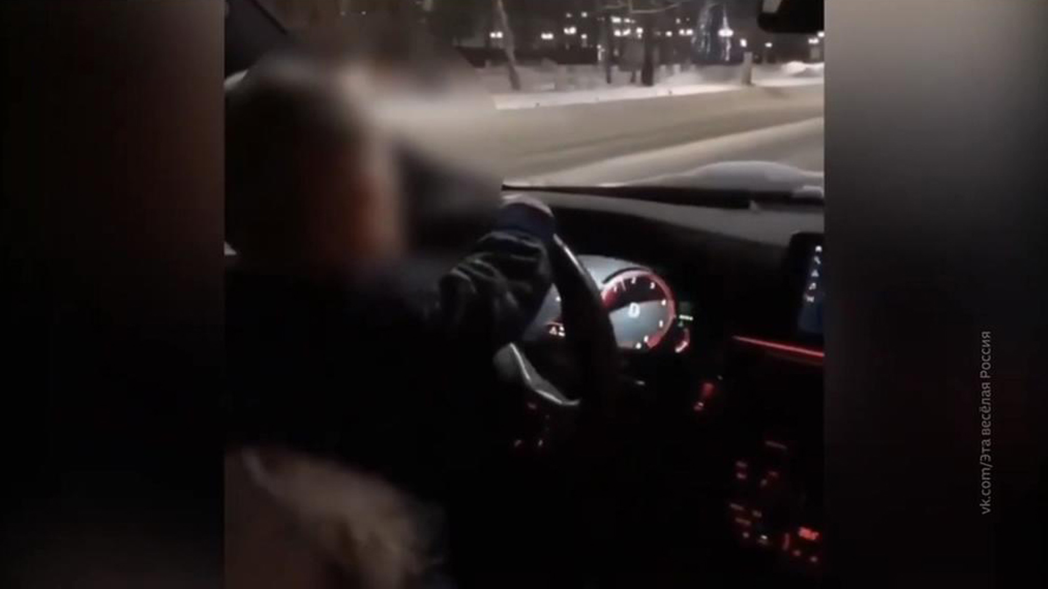 В Чебоксарах родители посадили младенца за руль