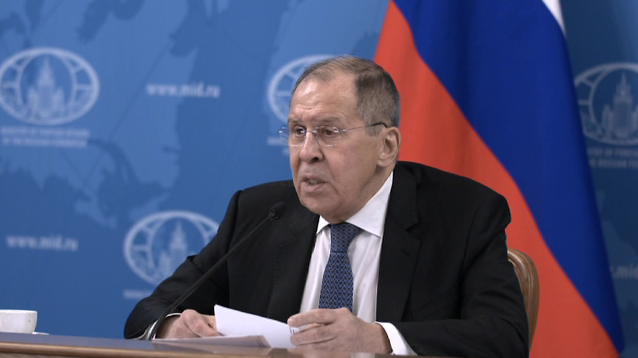Лавров: инцидент с Навальным искусственно приобрел внешнеполитическое звучание