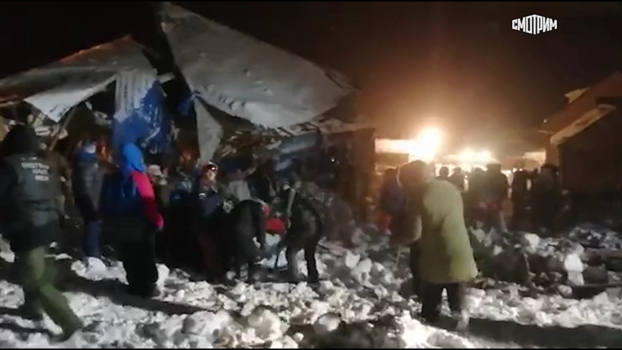 В Домбае спасатели обнаружили тело погибшего под лавиной мужчины