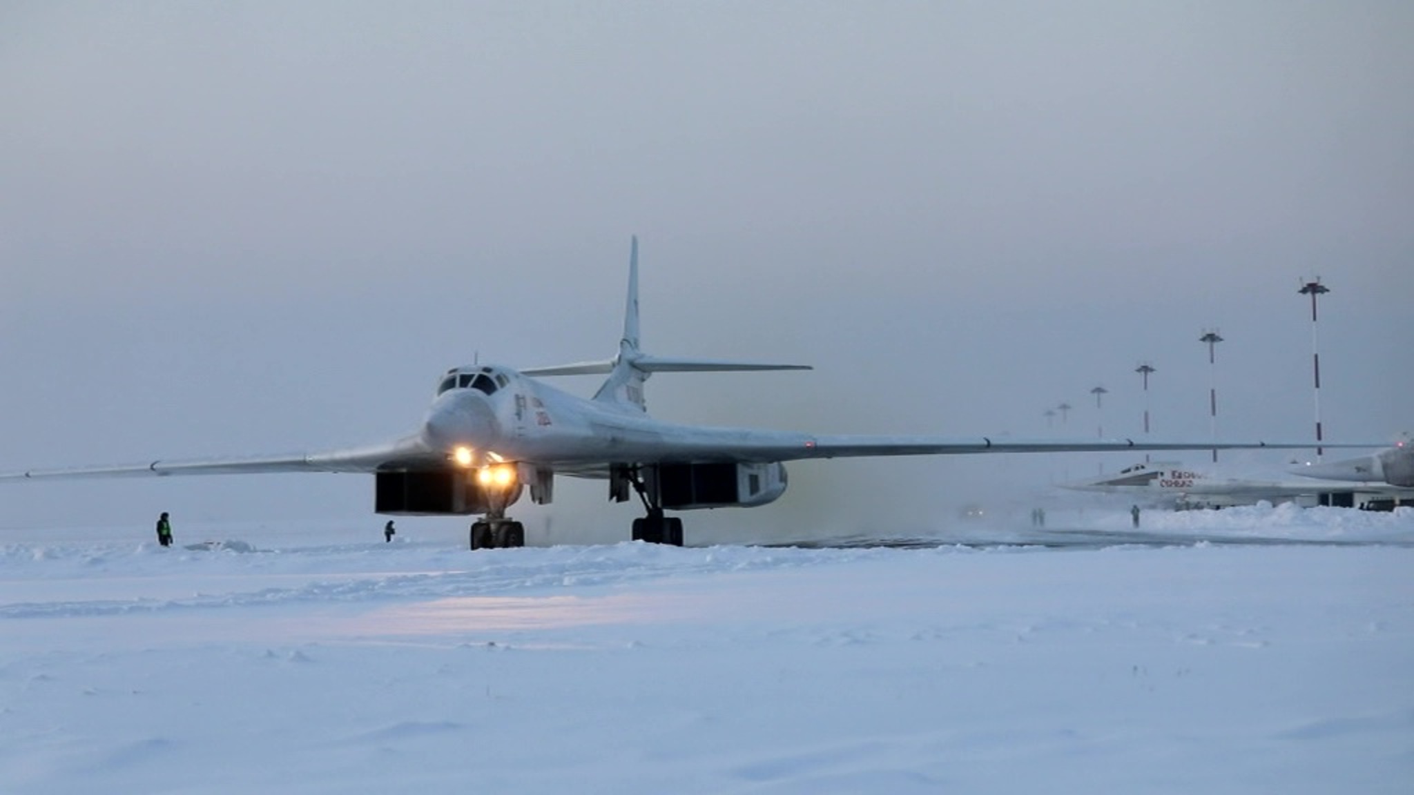 Два ракетоносца Ту-160 выполнили плановый полет над северными нейтральными водами