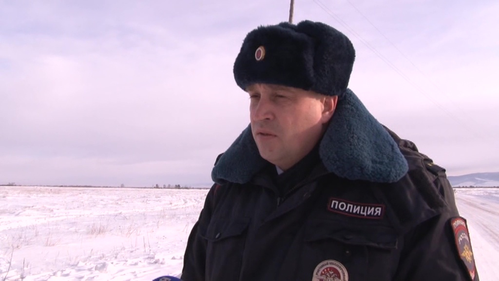 В Бурятии полицейский спас замерзающих людей