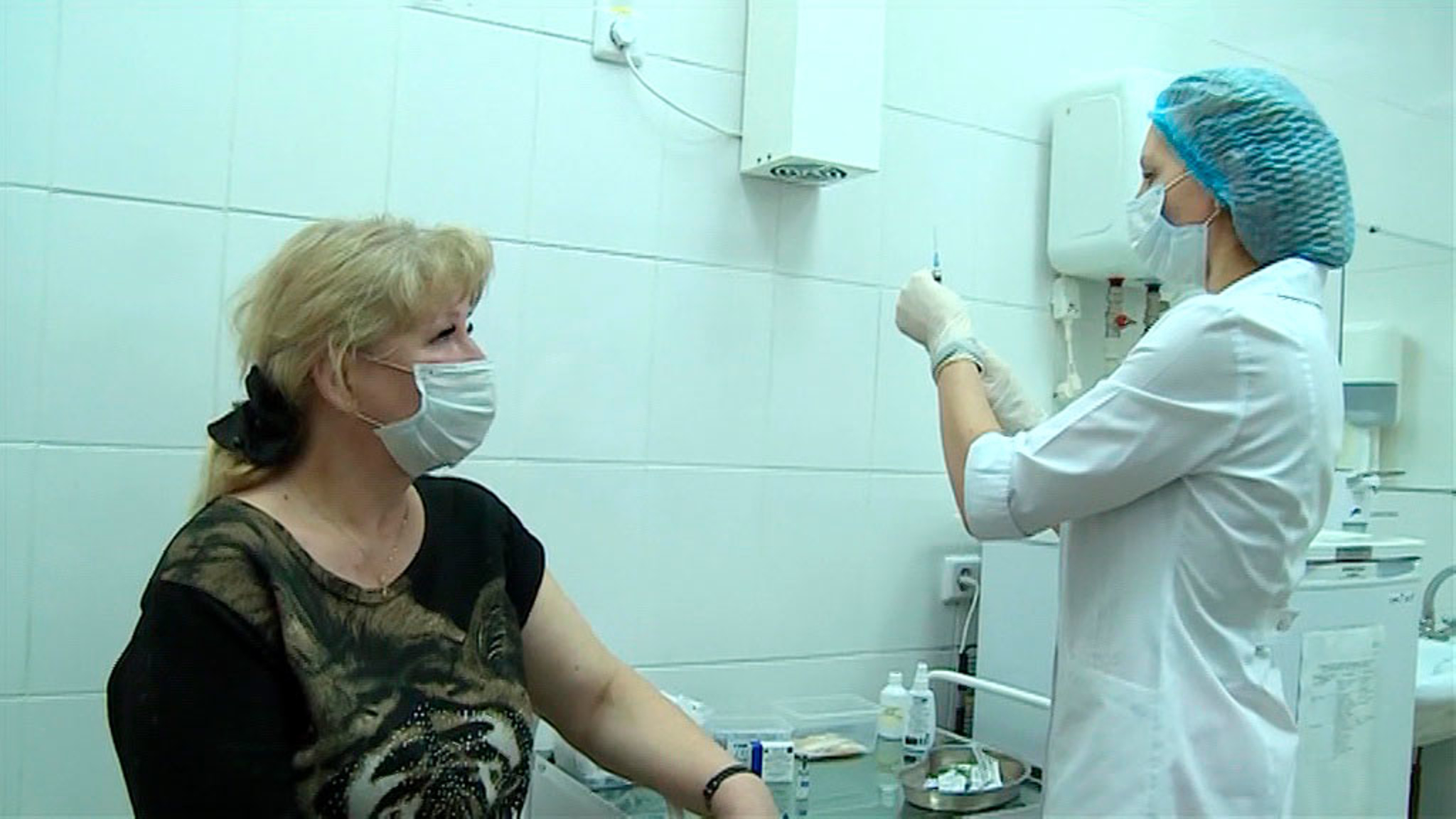 В 42 частных клиниках Москвы откроют пункты вакцинации от коронавируса