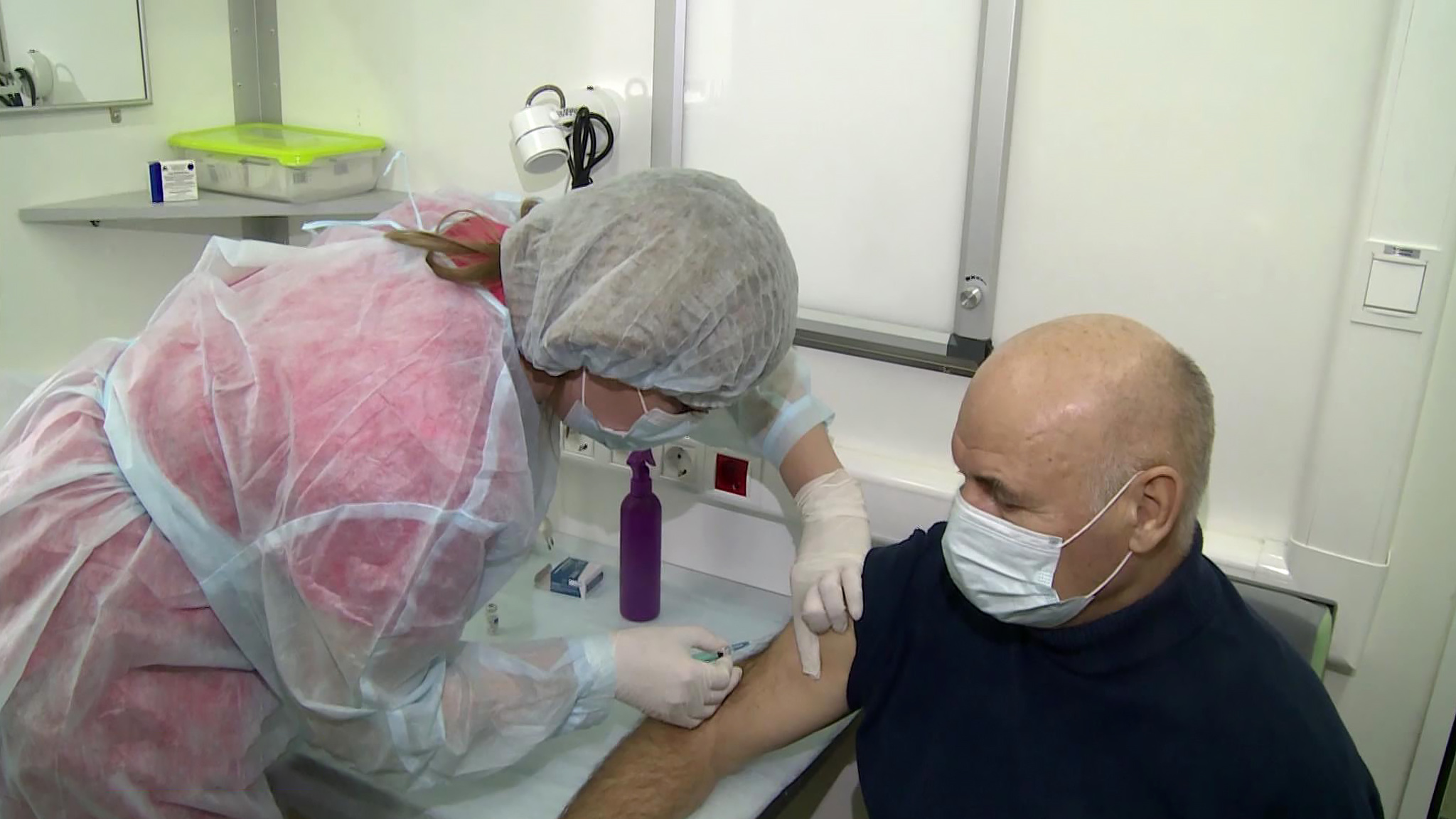 В Москве обеспечат вакциной всех желающих пенсионеров