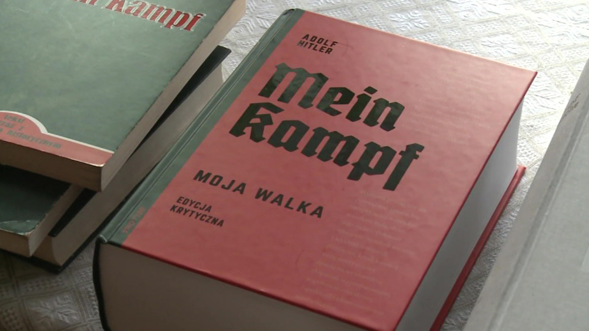 Их борьба: в Польше издали новый перевод книги Гитлера