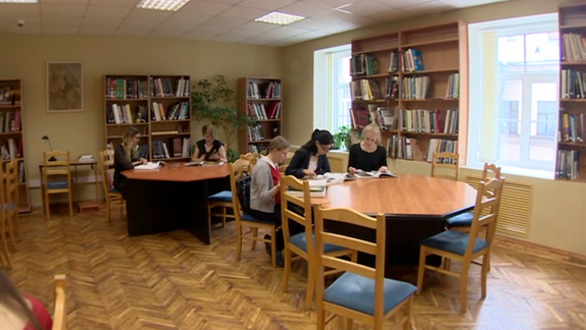 Заболеваний COVID-19 все меньше: студенты возвращаются в аудитории