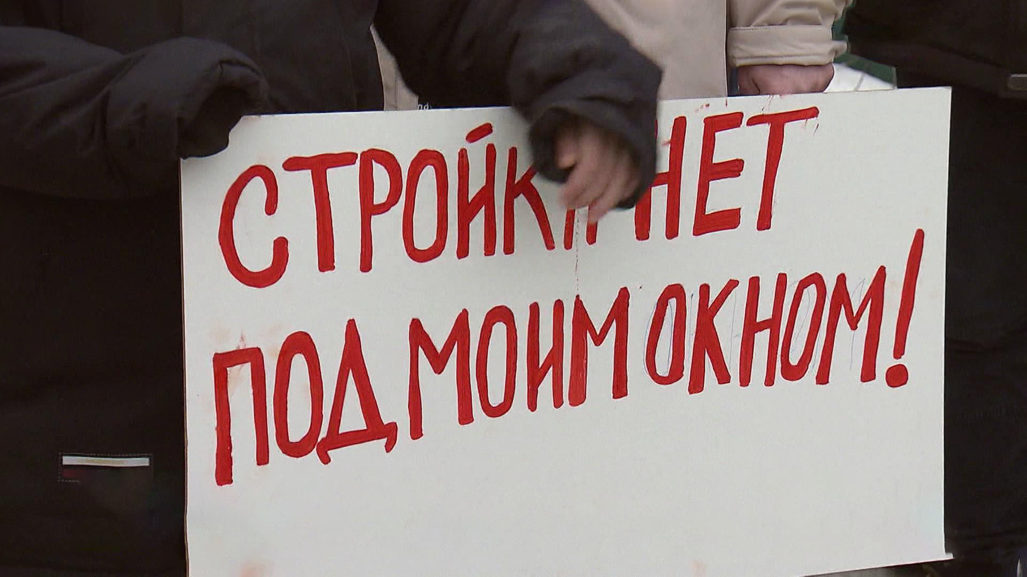 Железный монстр среди дач: судебный запрет не помешал строительству склада