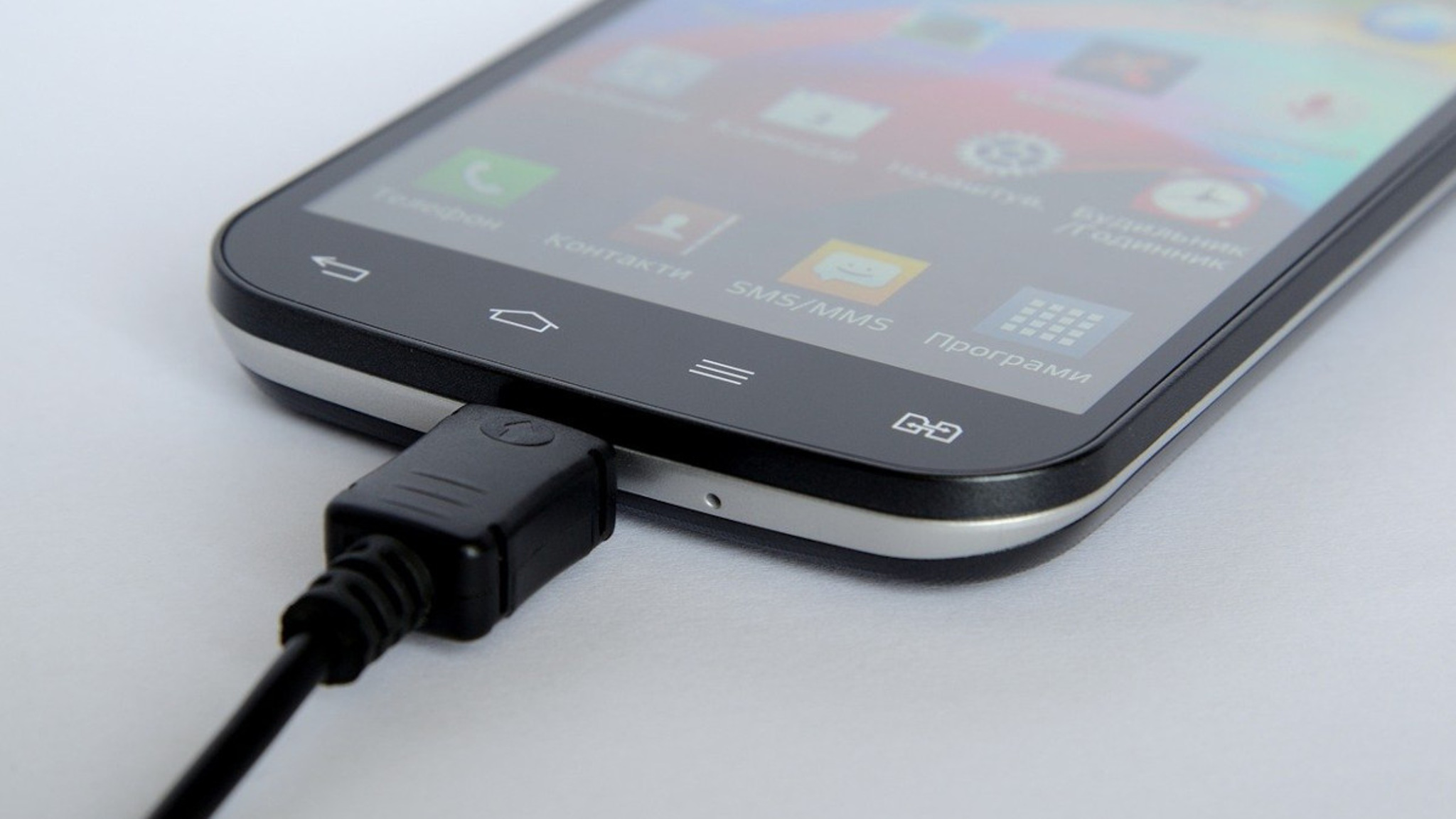 Национальная родительская ассоциация поддержала запрет на смартфоны в школе