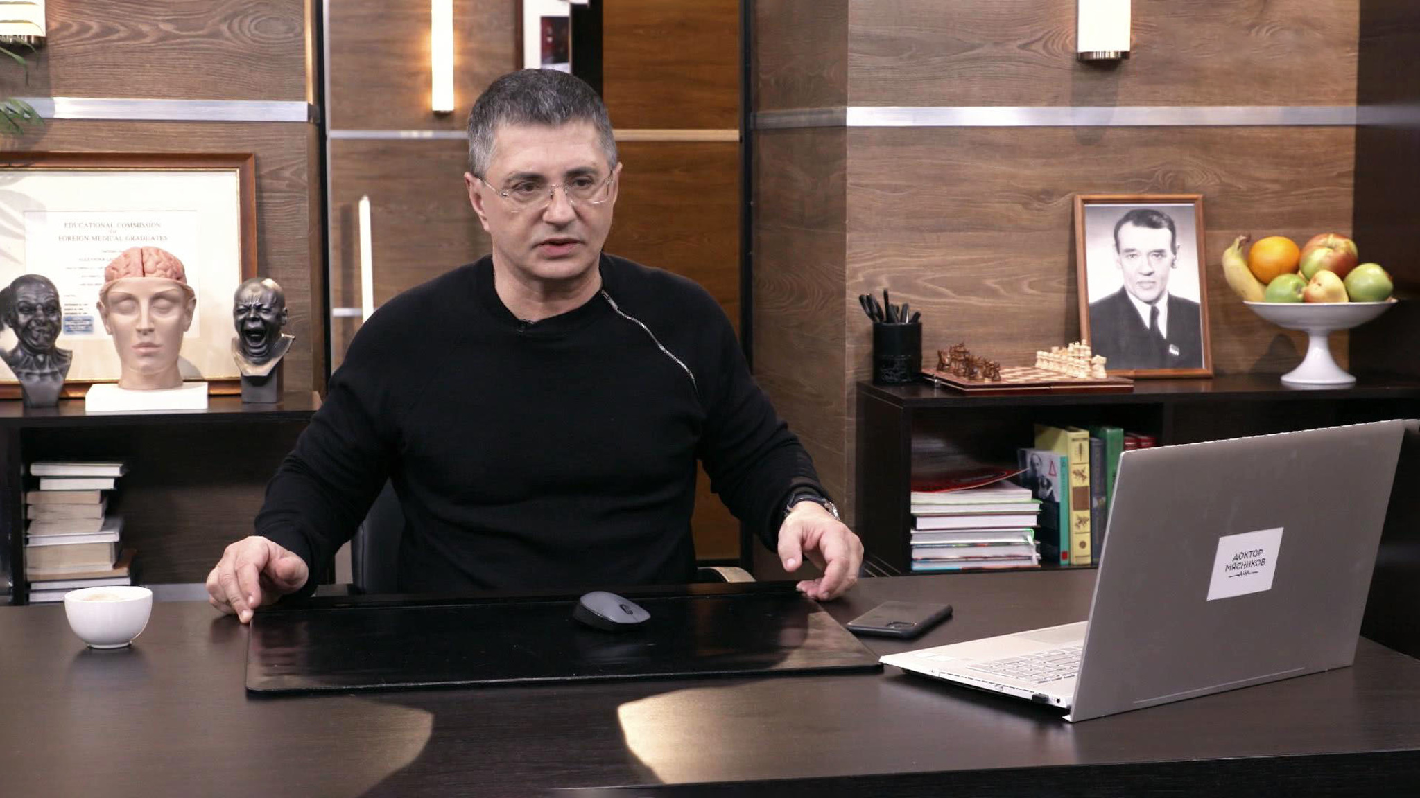 Мясников: "То, что мы заменяем сахар фруктозой, приносит только вред"