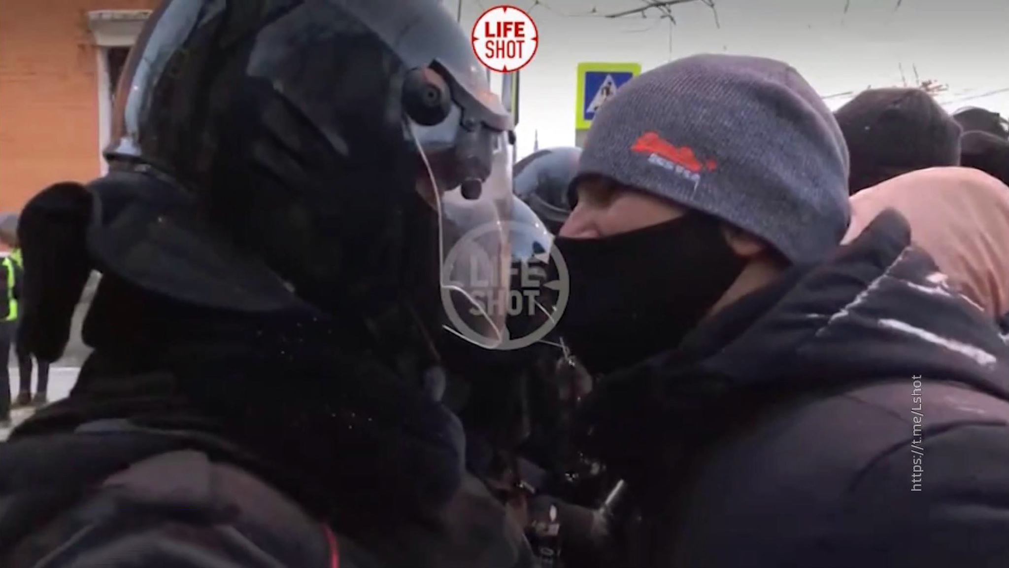 Арматура, петарды и дымовые шашки: "адекватные" люди подготовились к "мирному" митингу