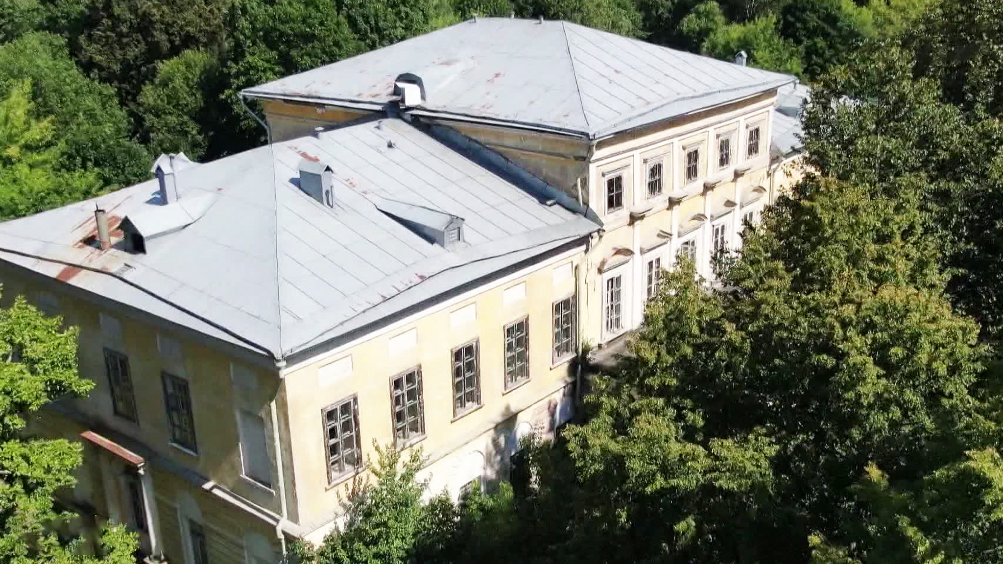 В Северном Бутове гибнет старинная усадьба Знаменское-Садки