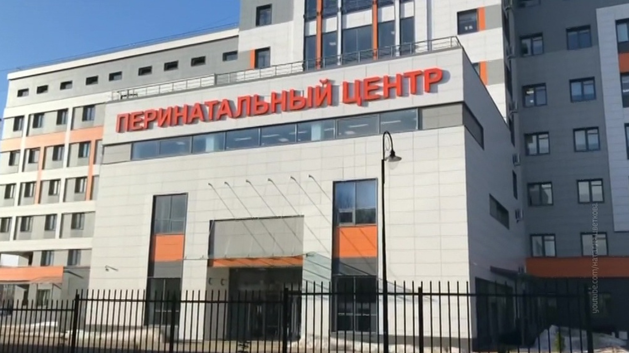 В Ленинградской области женщине пришлось рожать на пороге перинатального центра