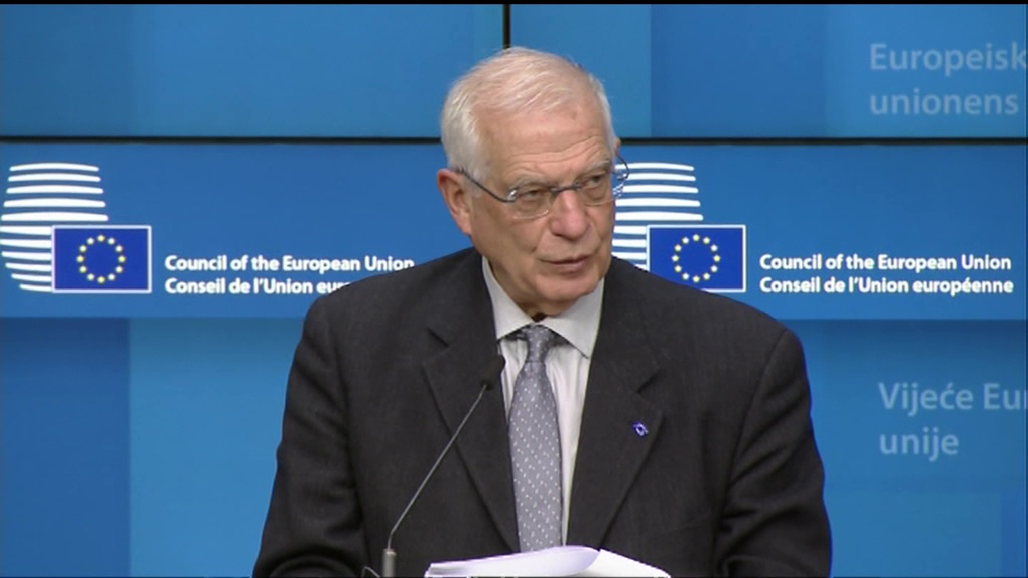 Захарова: ЕС хотел в ходе визита в Москву Борреля устроить РФ "публичную порку"