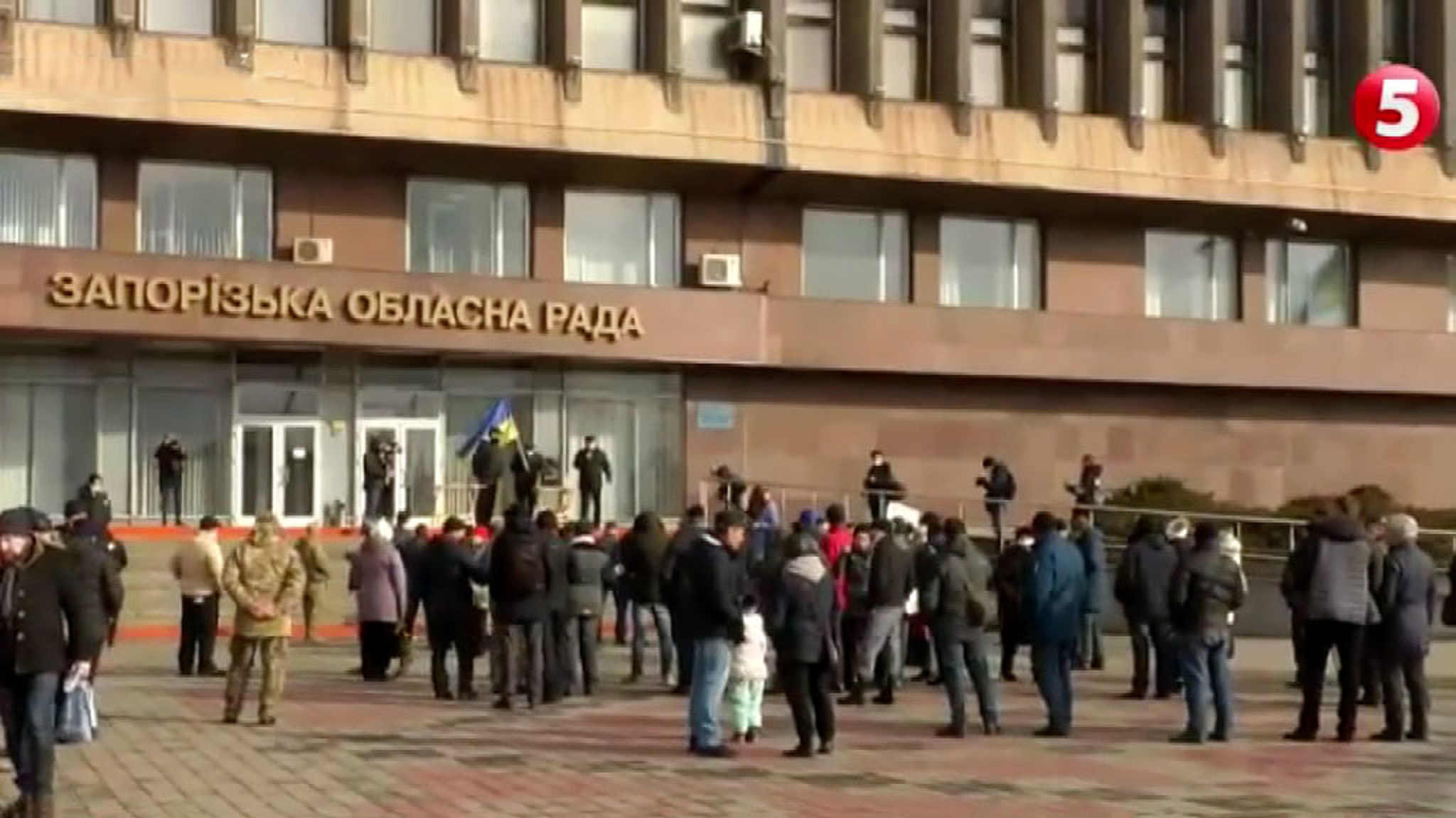 Националисты заблокировали здание в центре Киева