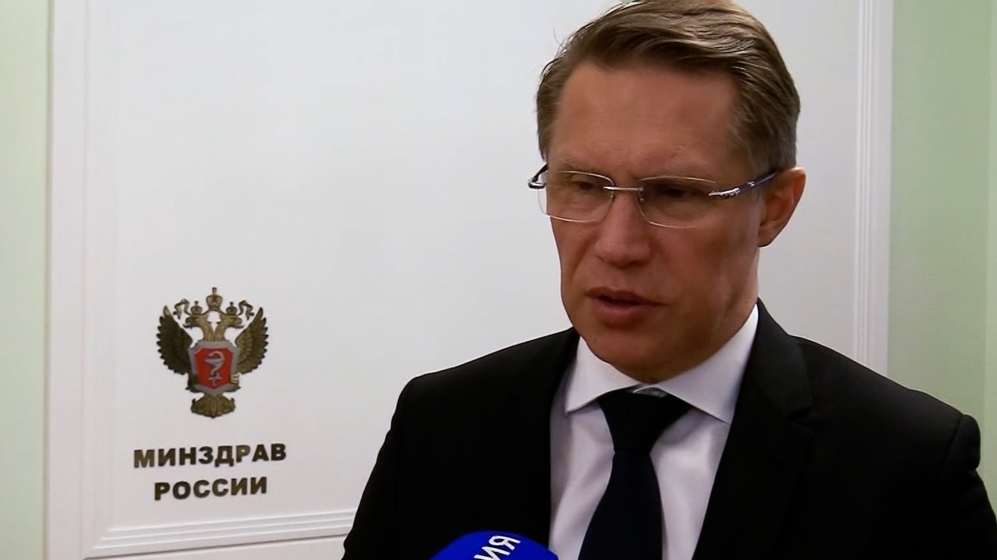 Люди старше 60 должны первыми вакцинироваться, заявили в Минздраве