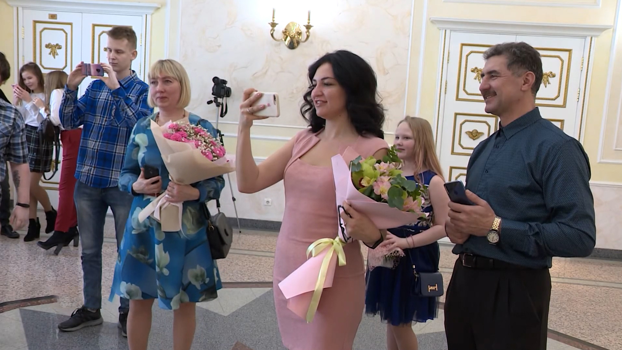 Регионы начали отменять маски