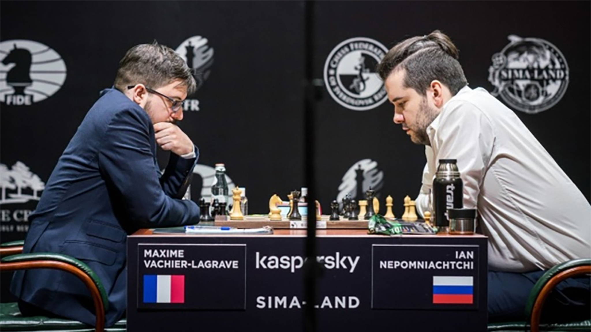 Российский шахматист Ян Непомнящий досрочно выиграл турнир претендентов