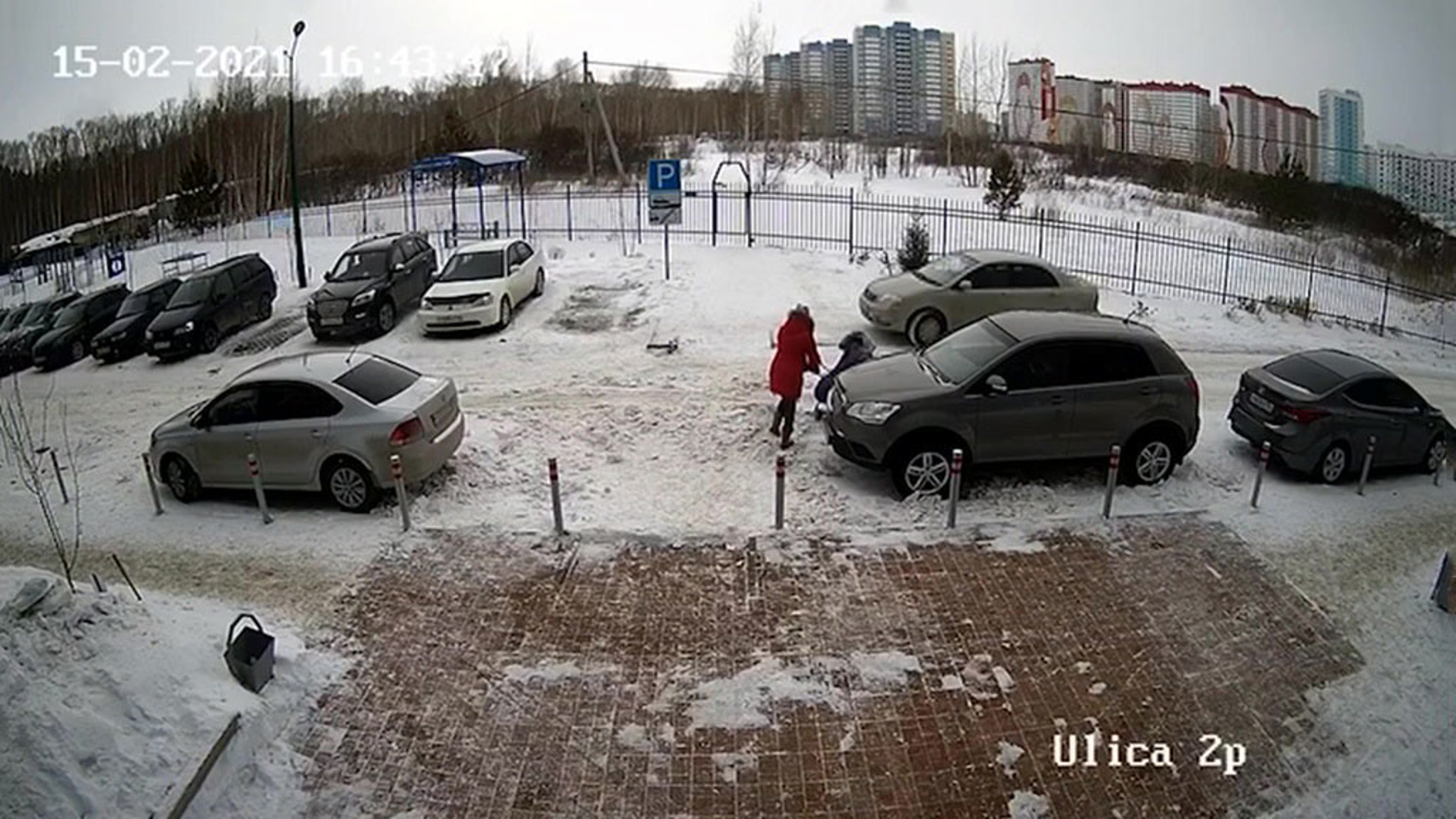 Новосибирский автохам специально переехал маму с маленьким ребенком