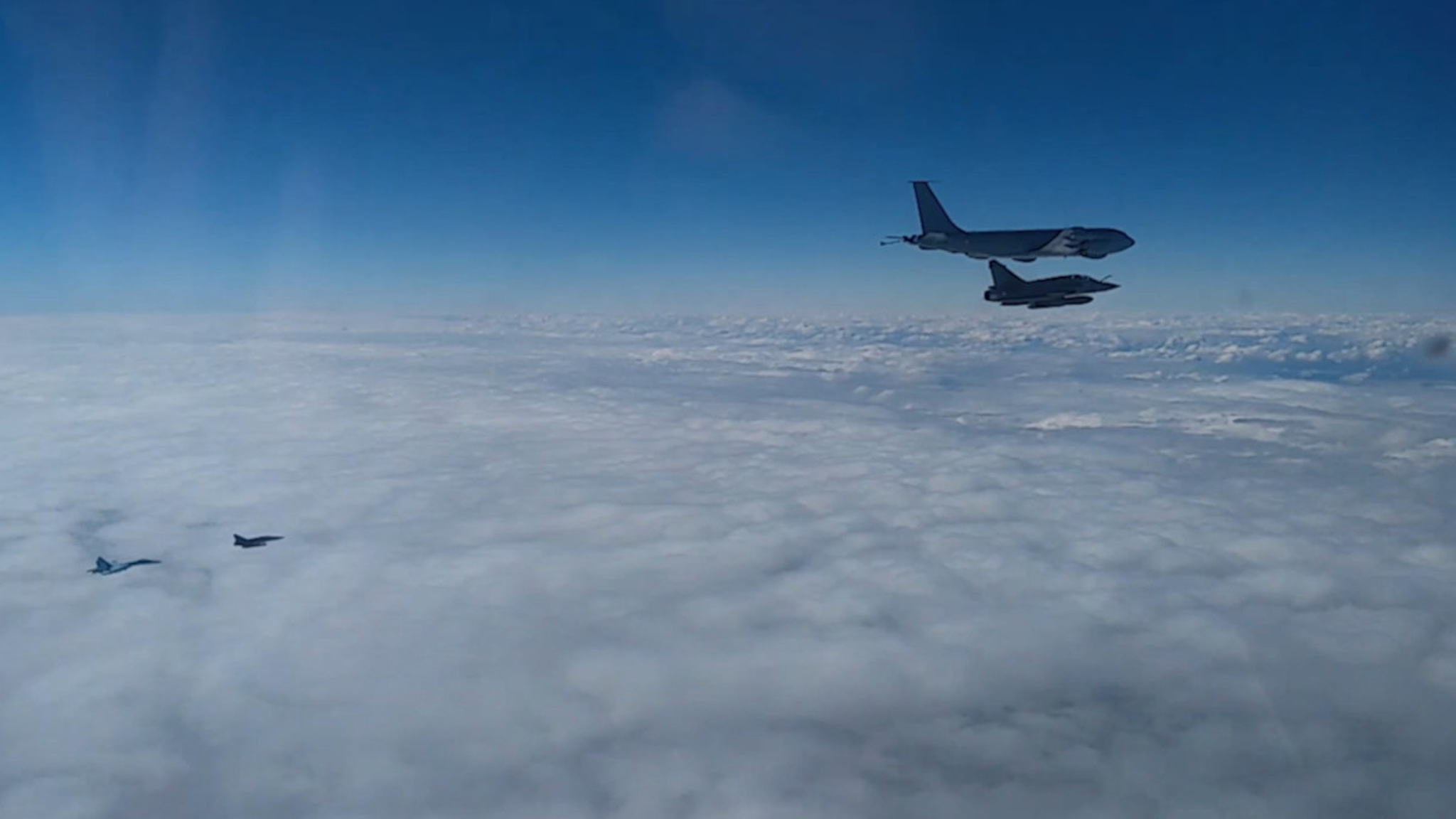Российский Су-27 сопроводил над Черным морем самолет-разведчик ВВС США