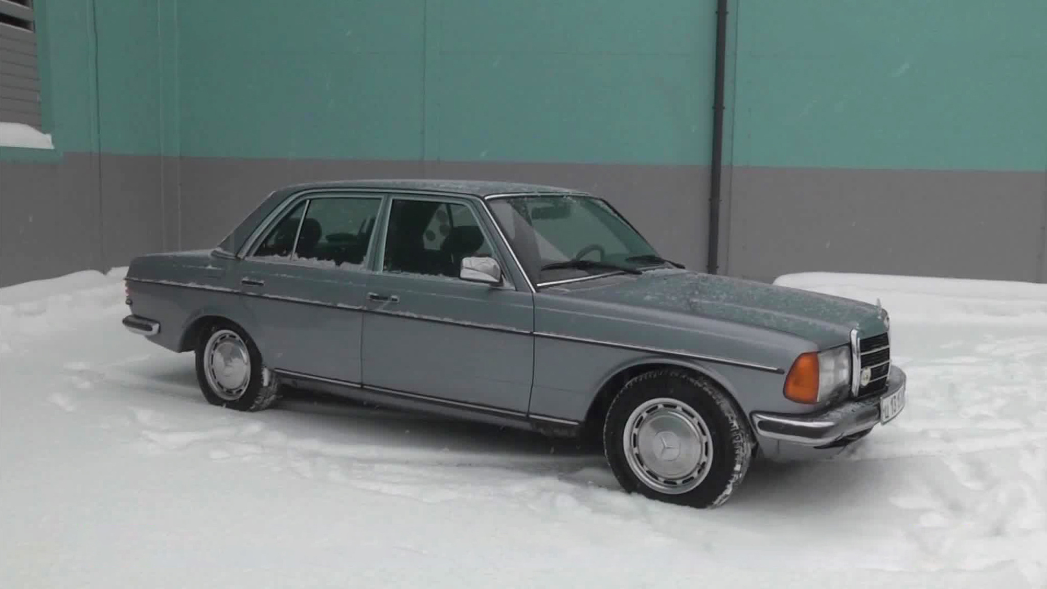 Ретро-авто Mercedes-Benz W123