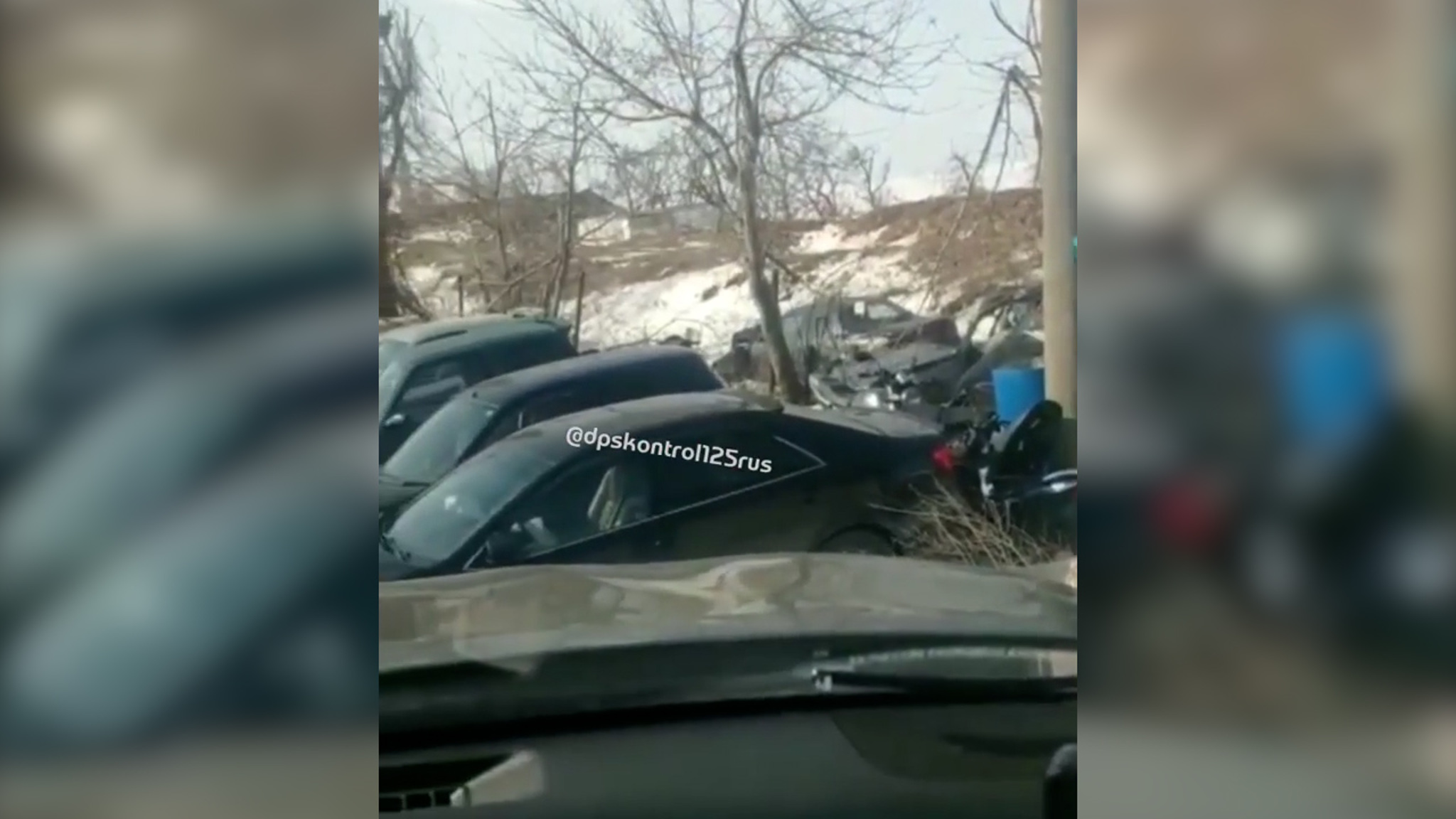 Во Владивостоке эвакуировали автомобиль на арест-площадку вместе с водителем