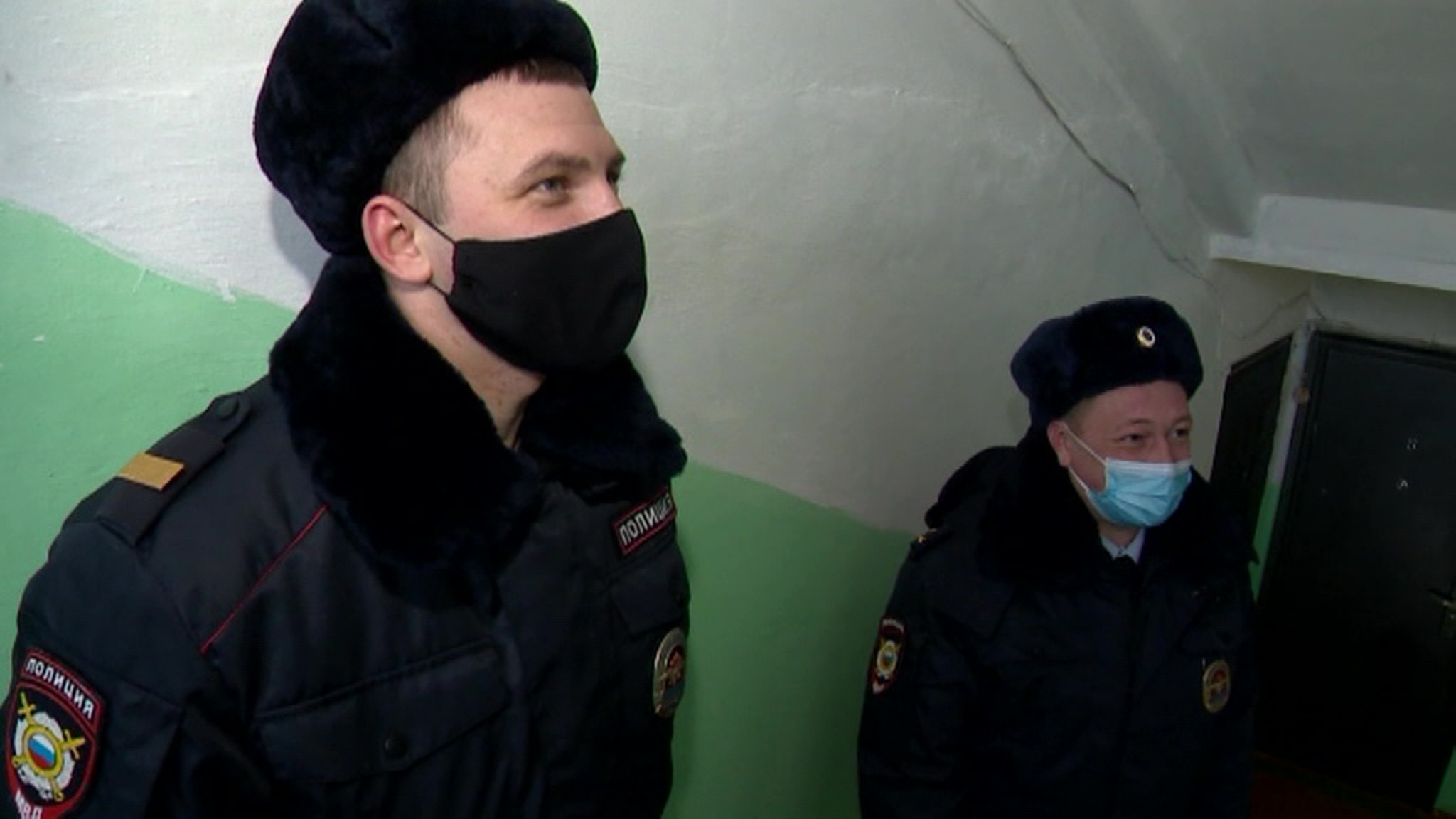 Пермские полицеские спасли из горящего дома 5 детей и 5 взрослых