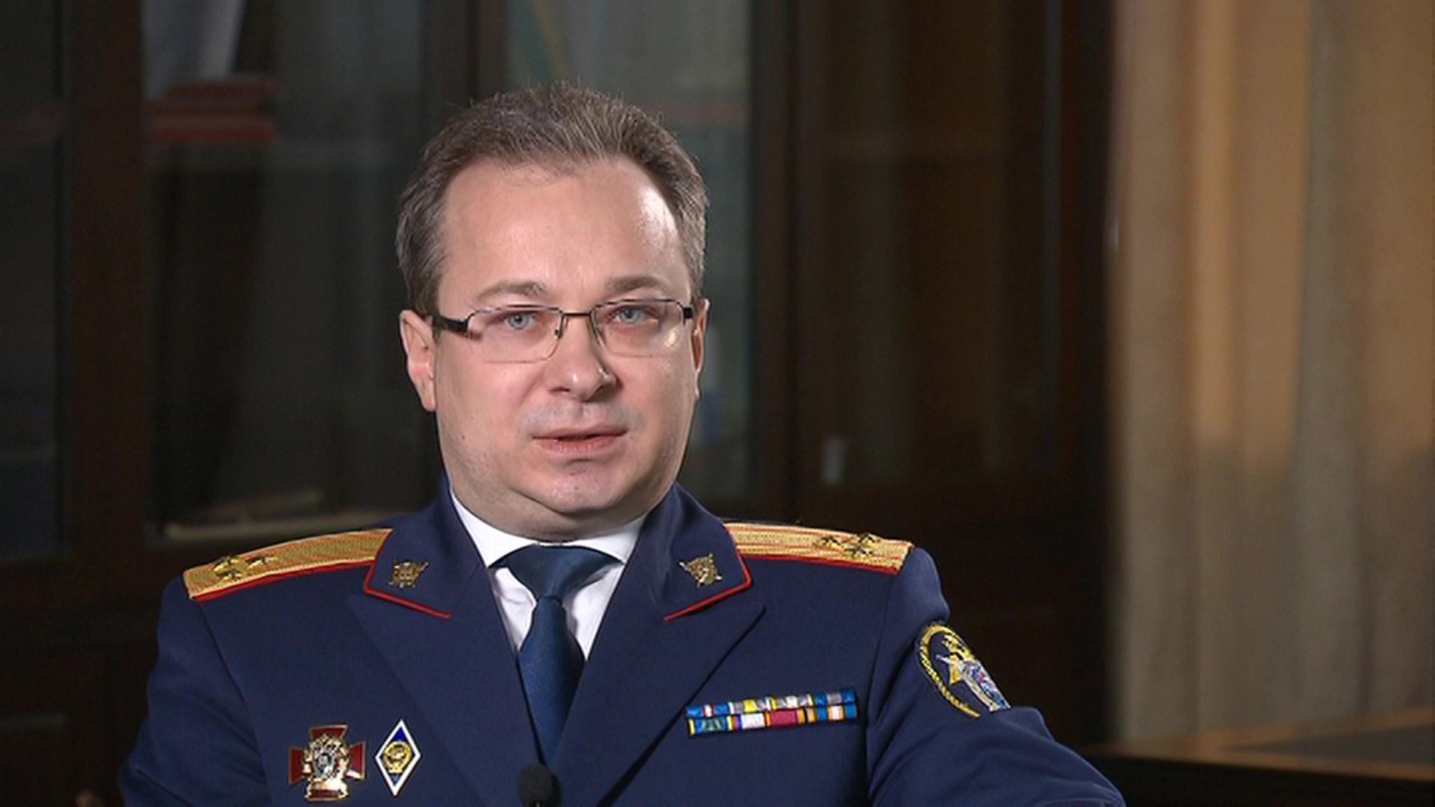 Cамые сложные дела и помощь журналистов: первое телеинтервью главного следователя столицы