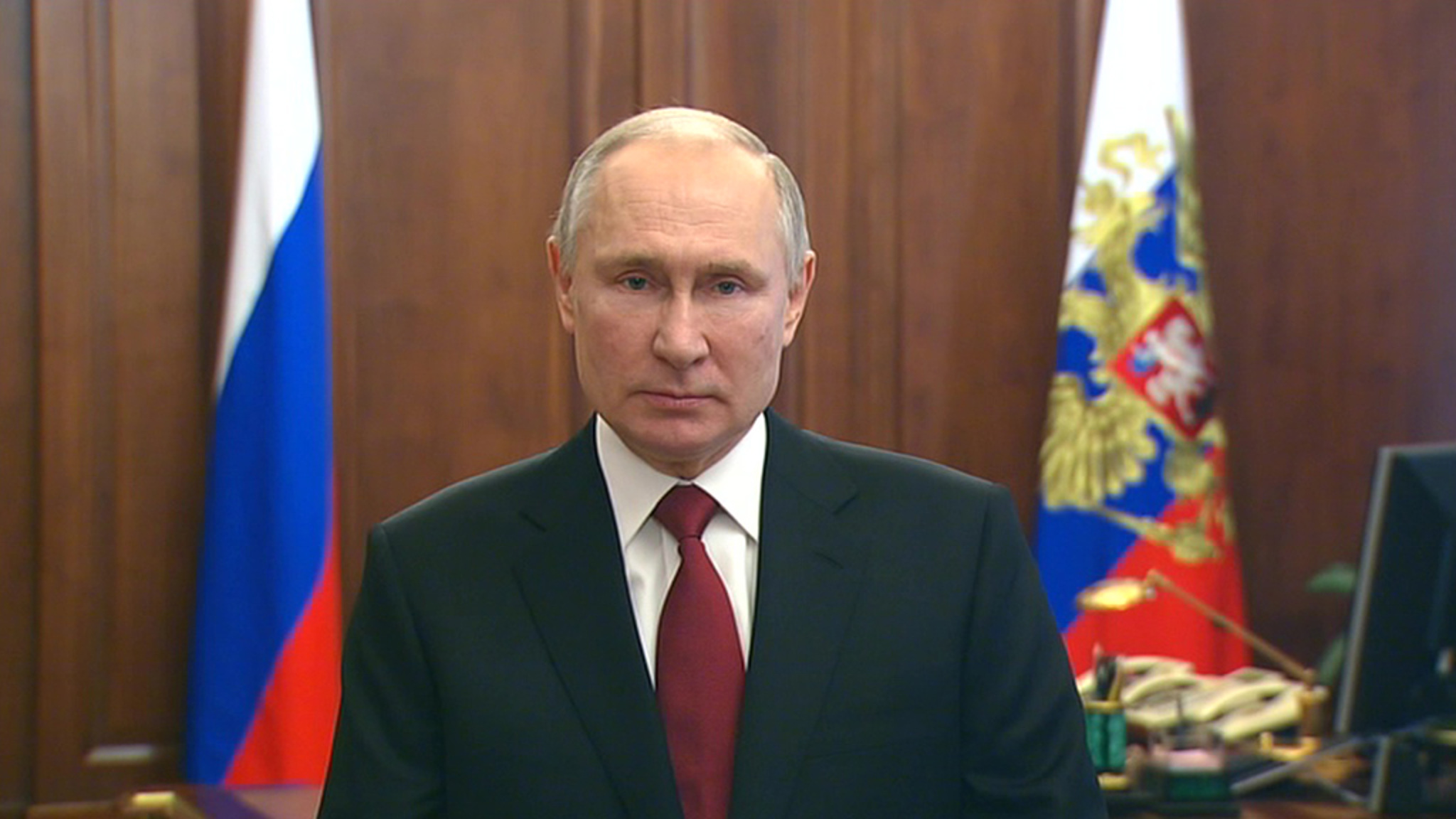 Путин поздравил россиян с Днём защитника Отечества