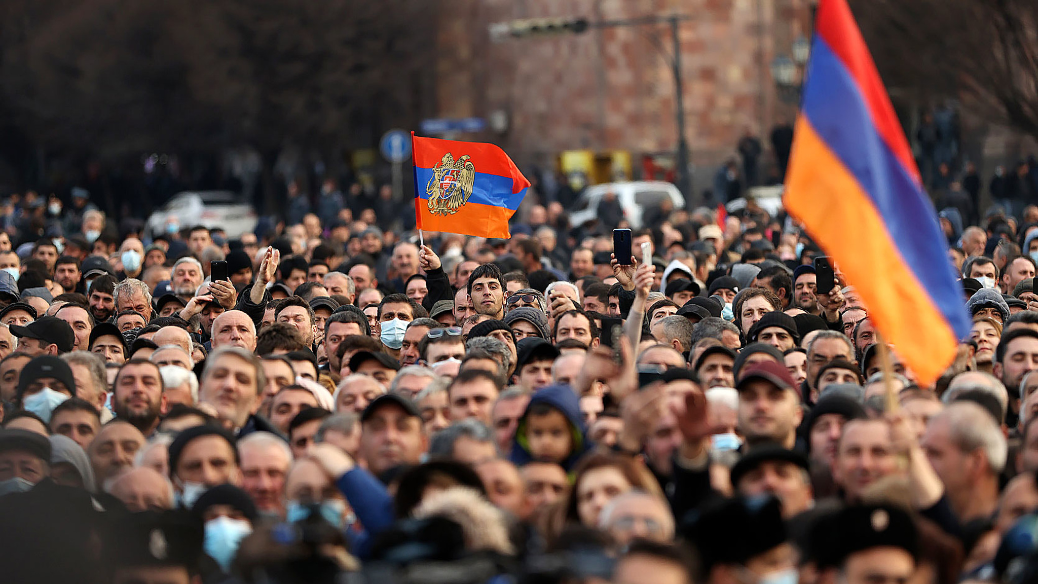 Около 200 противников премьера Пашиняна провели ночь в палаточном лагере в Ереване
