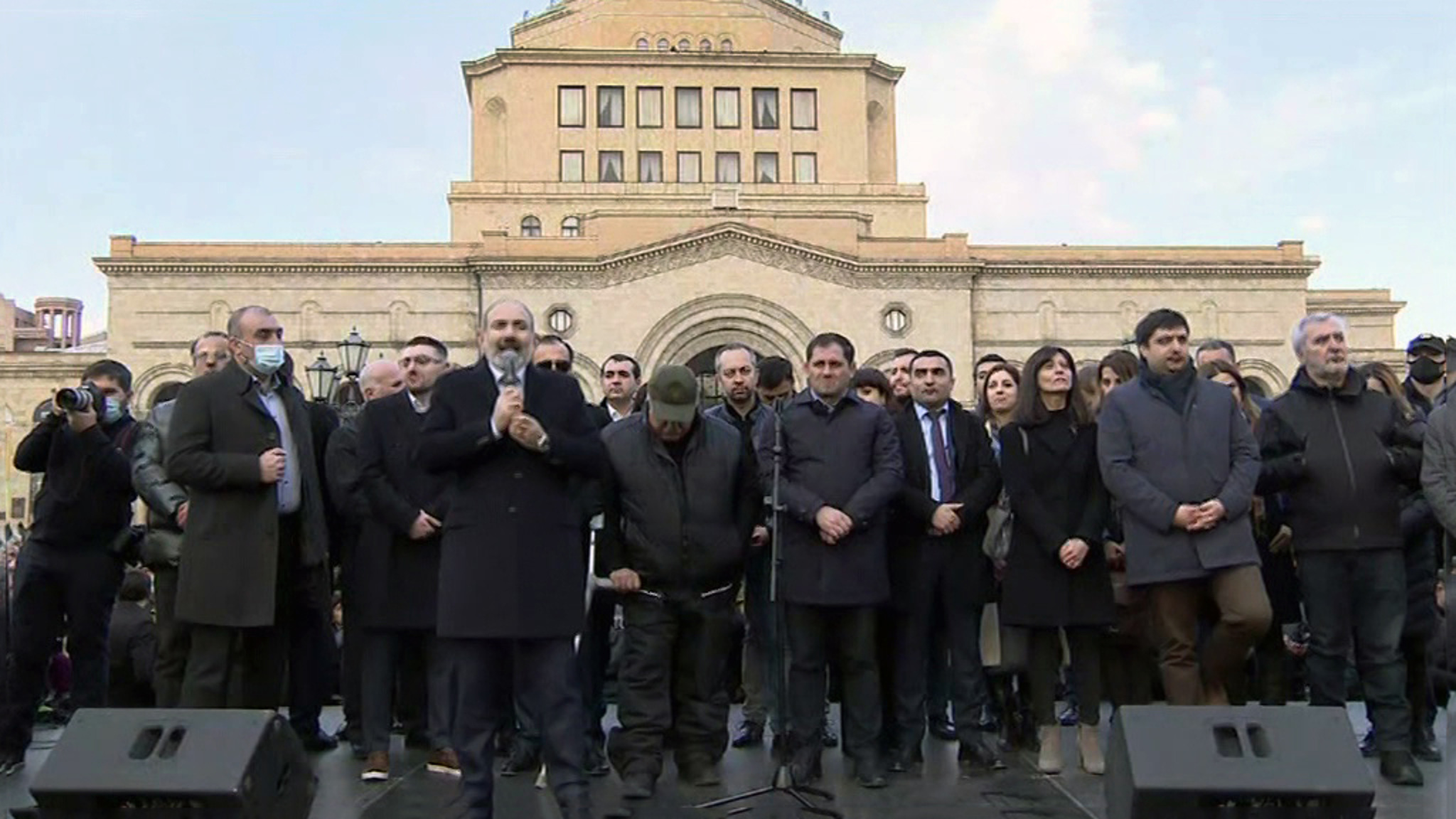 Пашинян завершил митинг своих сторонников на площади Республики