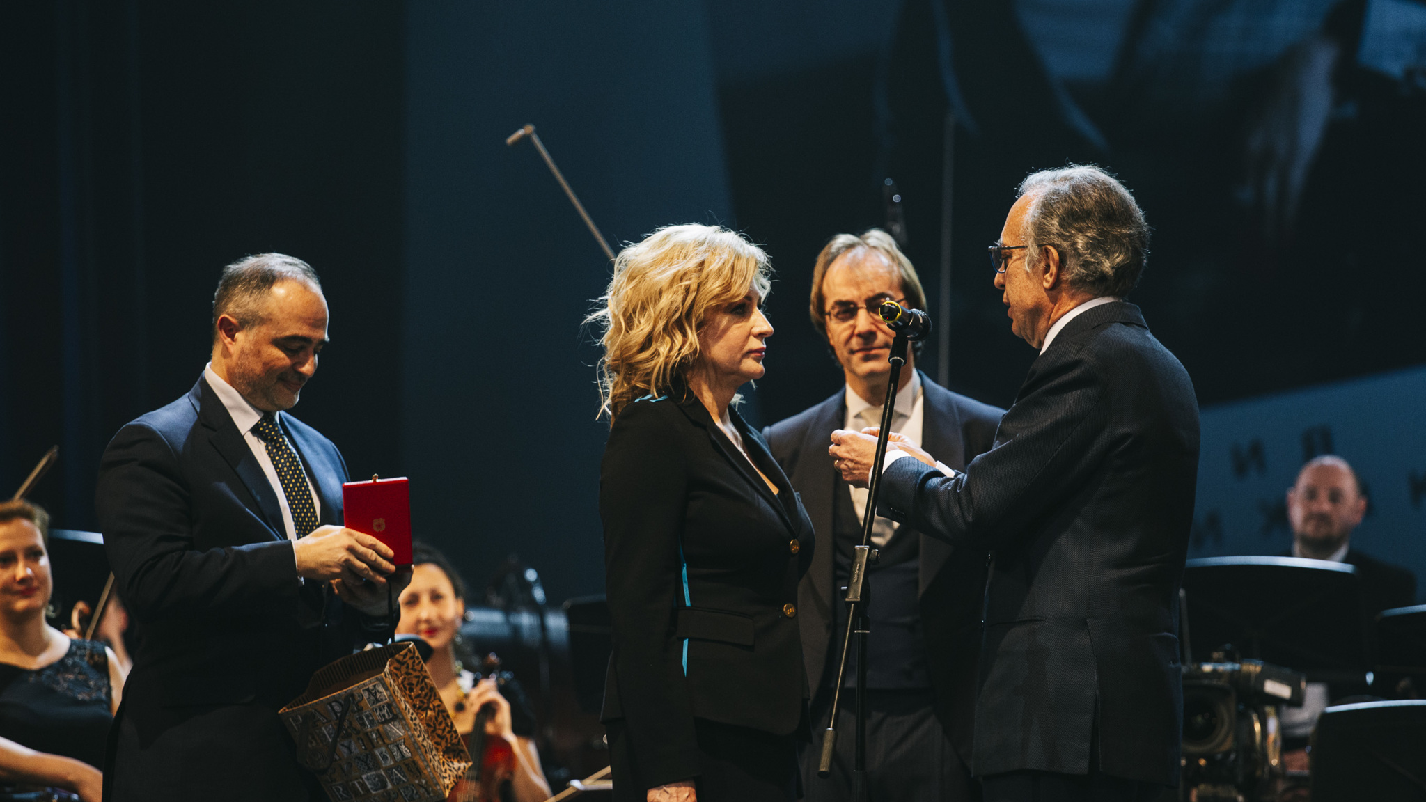 Руководители "Мюзик-холла" получили государственные награды Италии