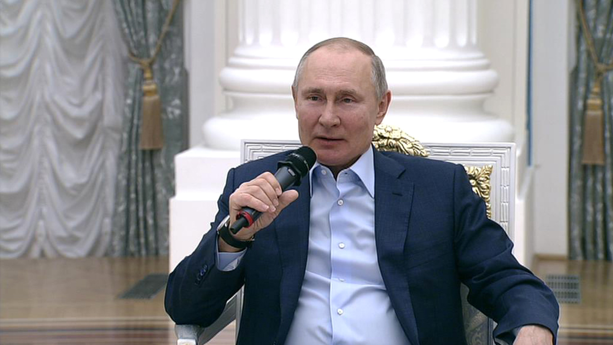 "Это дорогого стоит": президент поздравил волонтеров акции #МыВместе с годом совместной работы