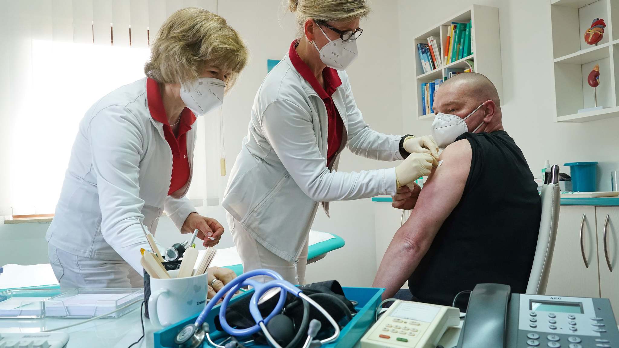 Жители Евросоюза могут получить паспорта вакцинации в мае