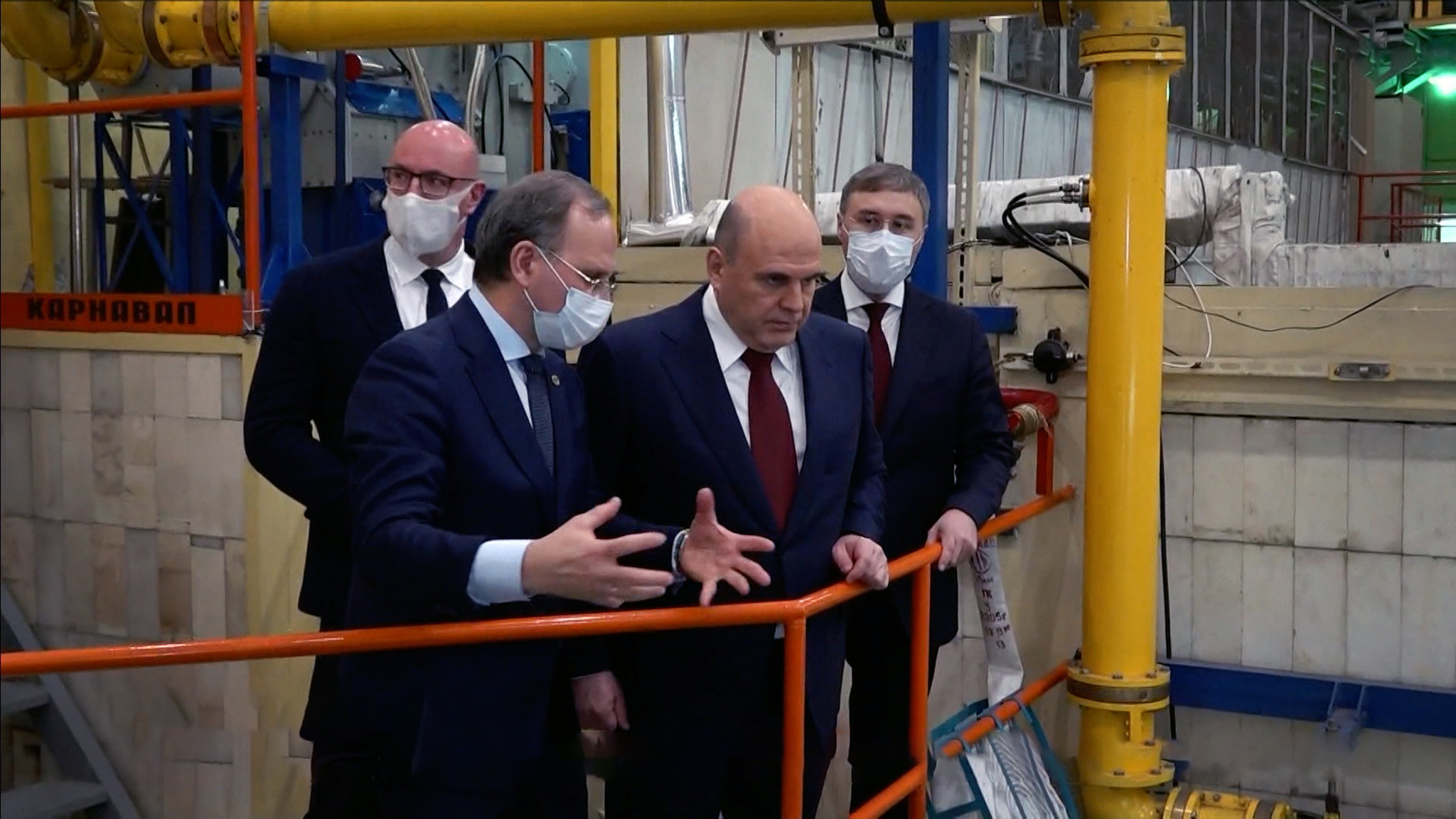 Глава правительства запустил линию производства "ЭпиВакКороны"