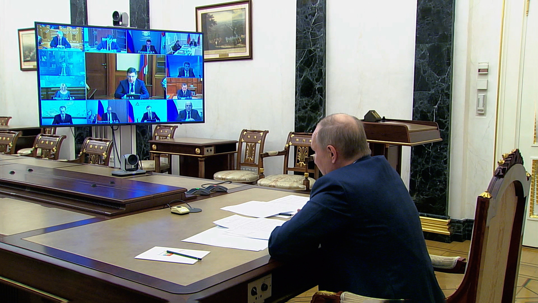Путин провел совещание с кабинетом министров и дал ряд конкретных поручений