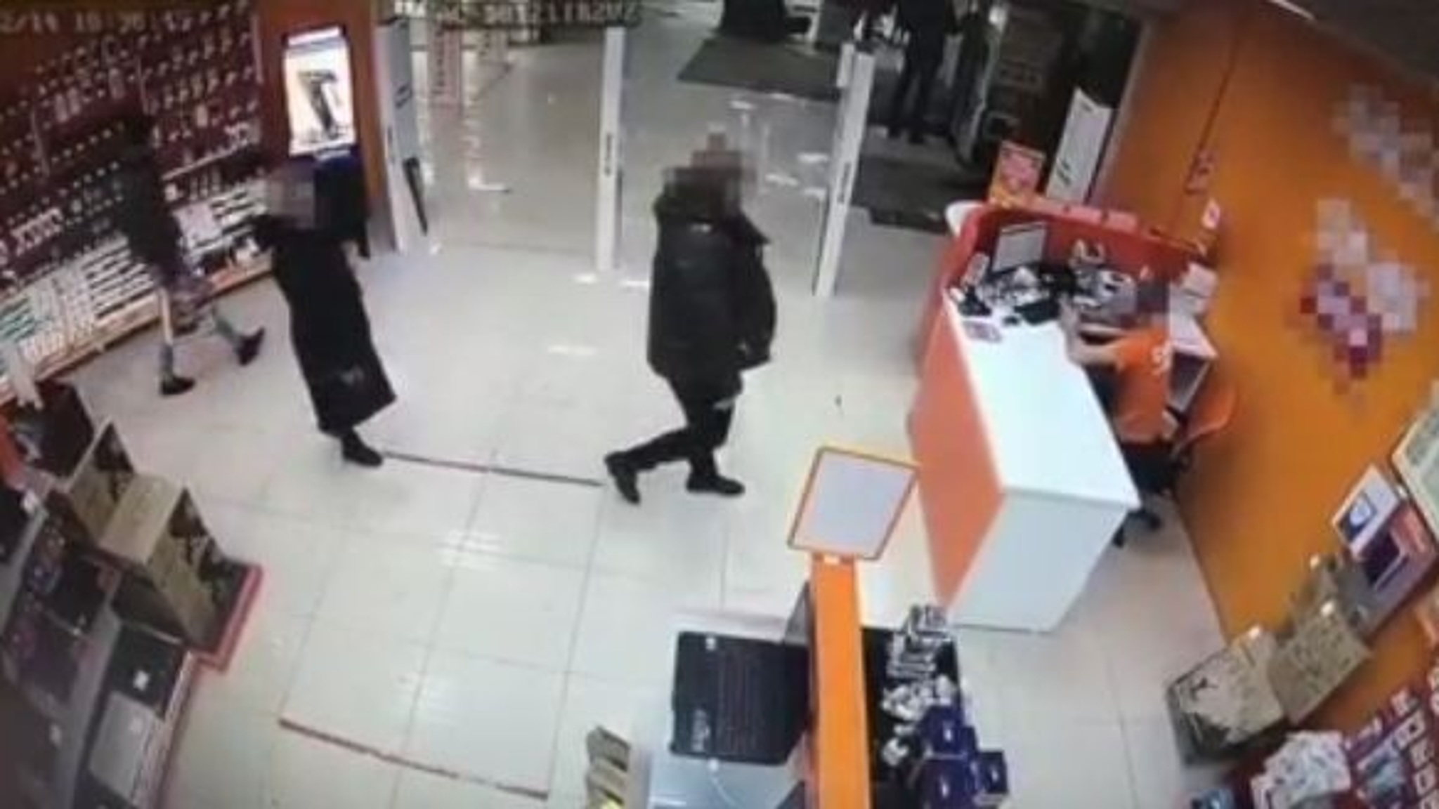 Кража в магазине цифровой техники попала на видео в Ставрополе