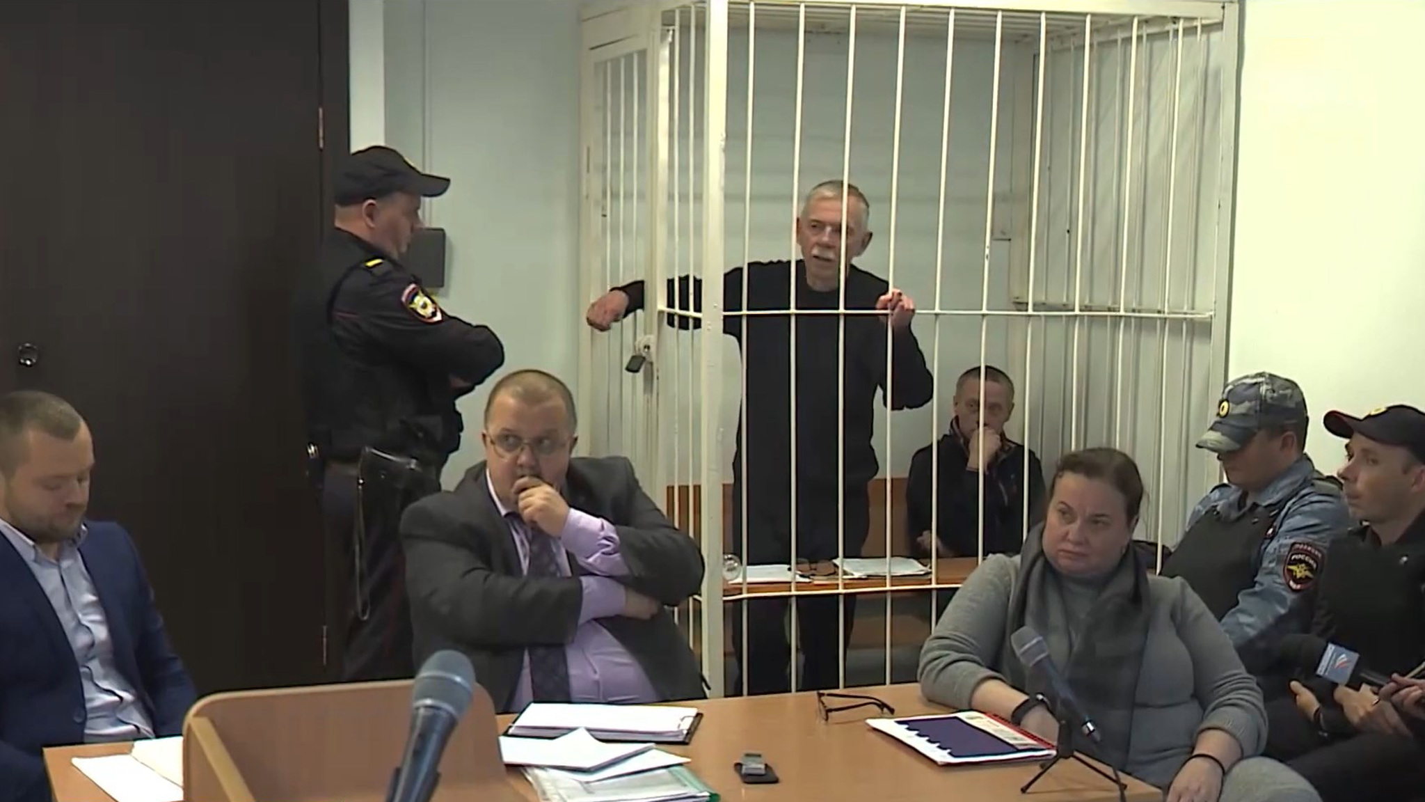 Суд рассмотрит ходатайство об освобождении бывшего главы Карелии