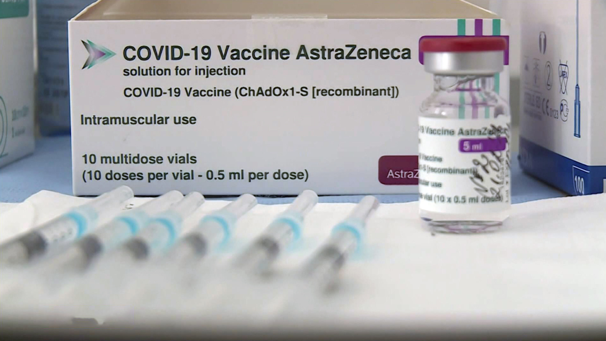13 стран отказались от AstraZeneca из-за смертей: Берлин и Лондон призывают не бояться