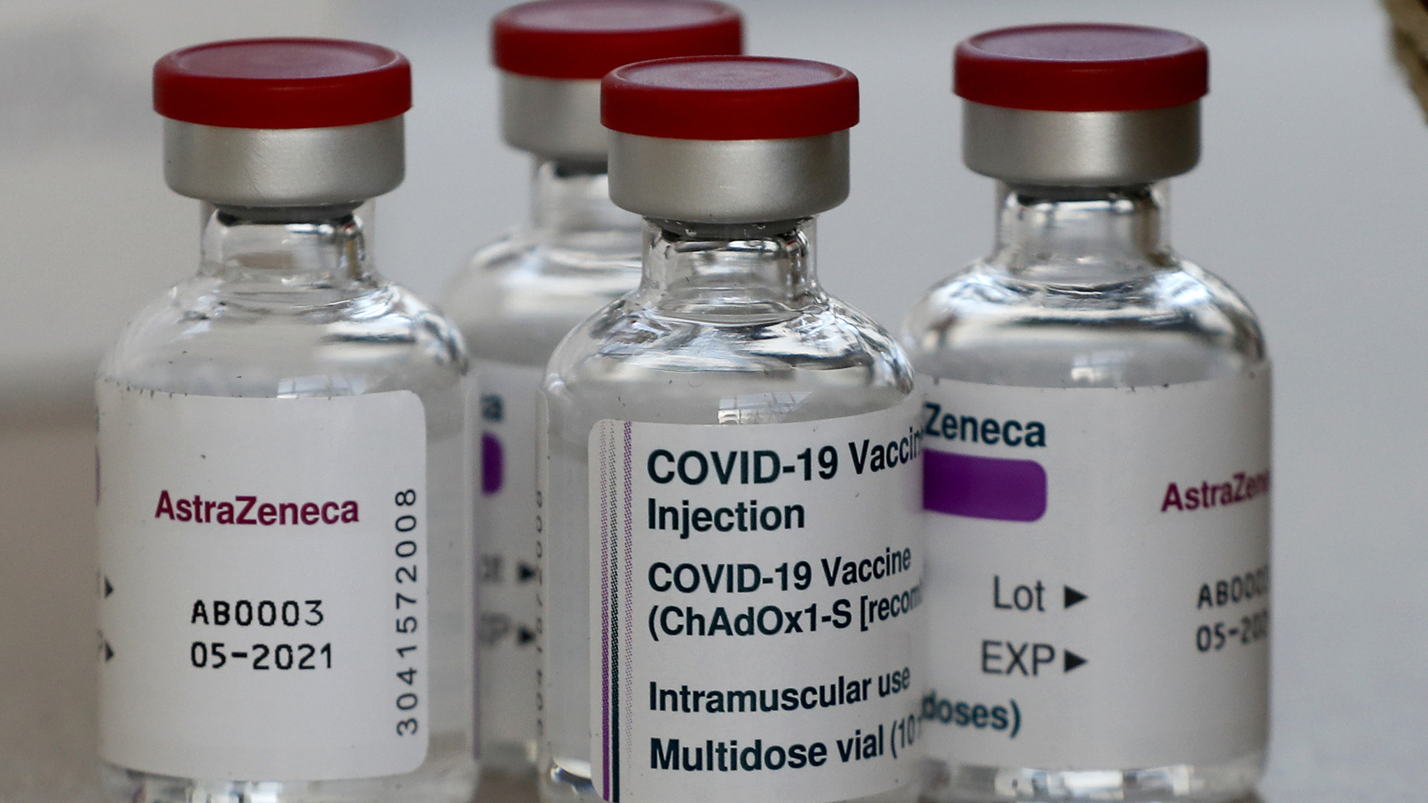 Какая вакцина лучше: проблемы AstraZeneca топят Ангелу Меркель